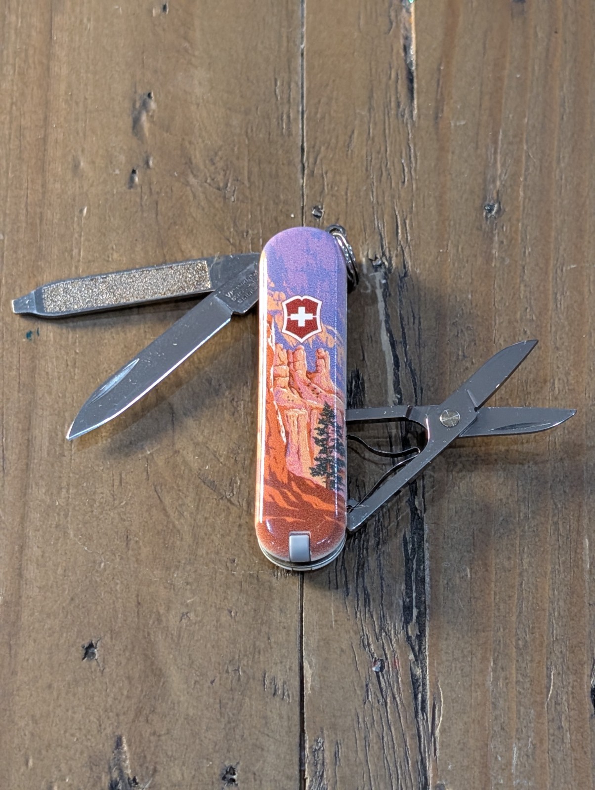 Victorinox – Bryce Canyon Classic SD – Swiss Army SAK Multi-Tool 55496 – BS-104