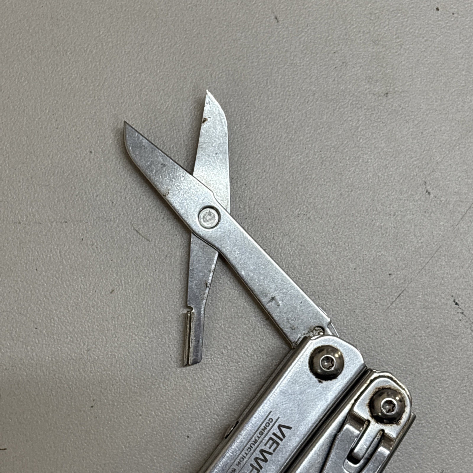 Leatherman Wingman Multitool with 14 tools Needle Nose pliers, wire cutter (036)
