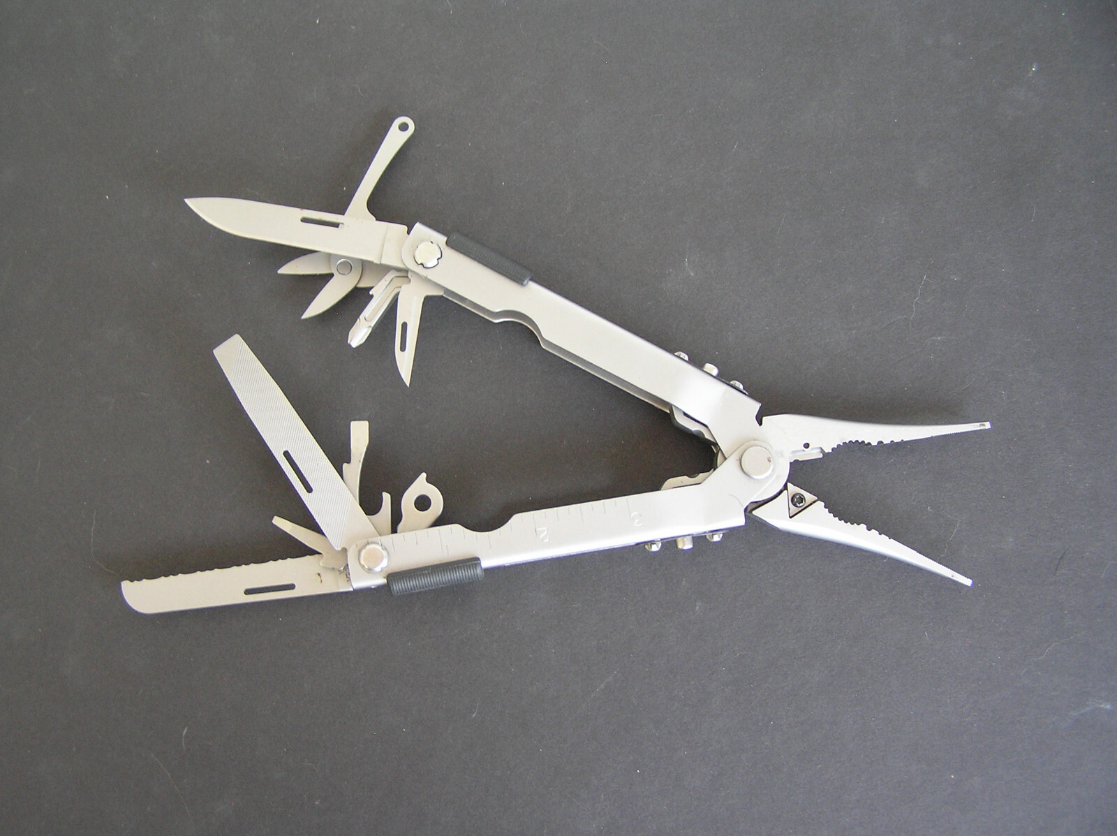 Rare Variant Gerber MP600 Fisherman Multi Plier w/ Longer Needlenose & Tool Kit