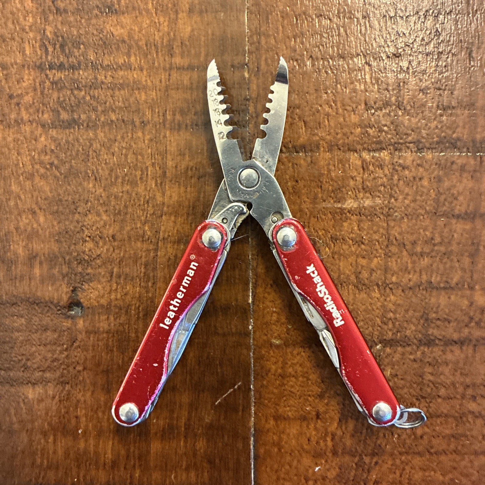 Leatherman Squirt “Radio Shack” E4 Multi-Tool w/Wire Strippers – Very Good