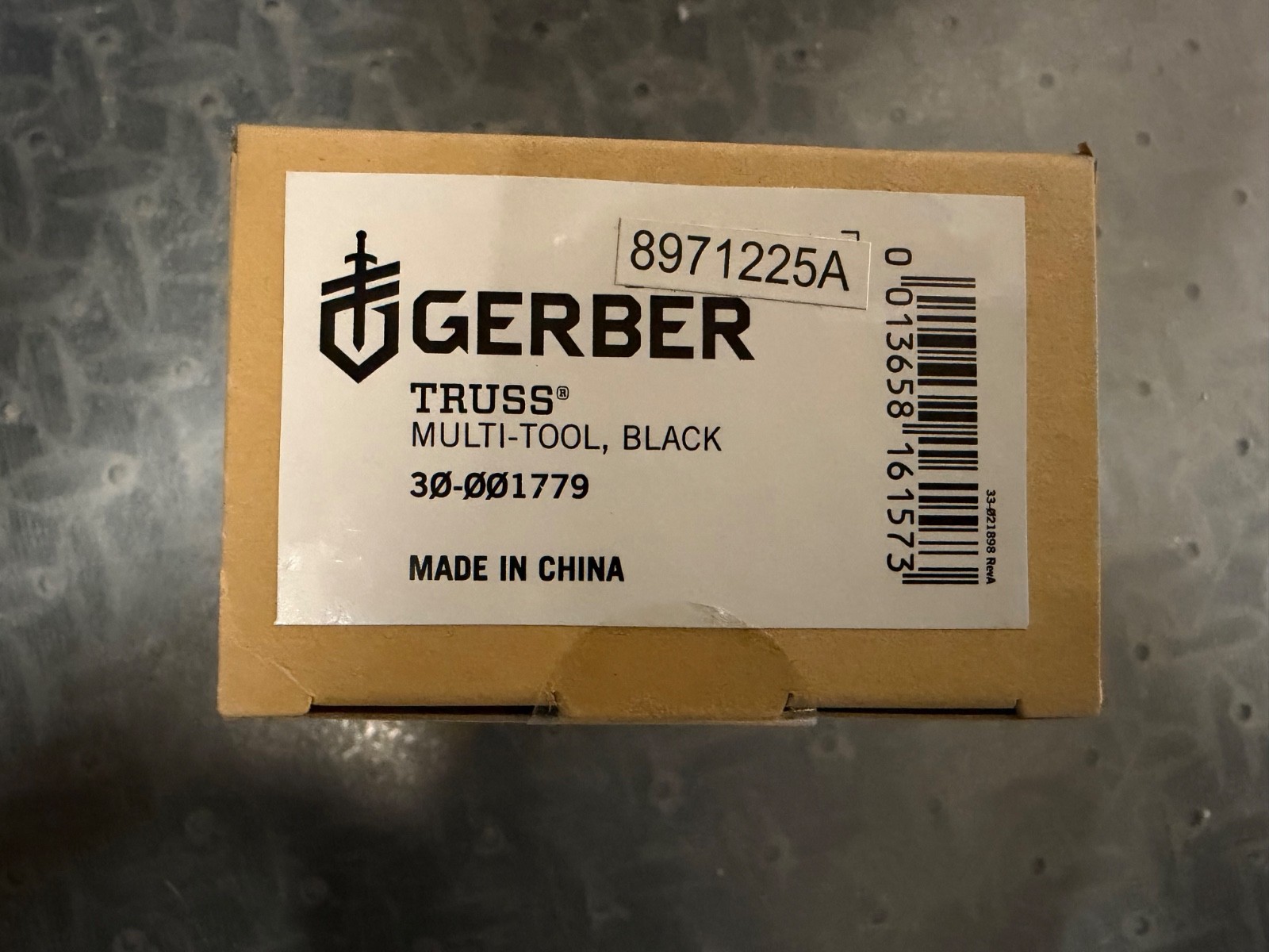 Gerber Truss Stainless Steel Multi-Tool With Sheath – Black