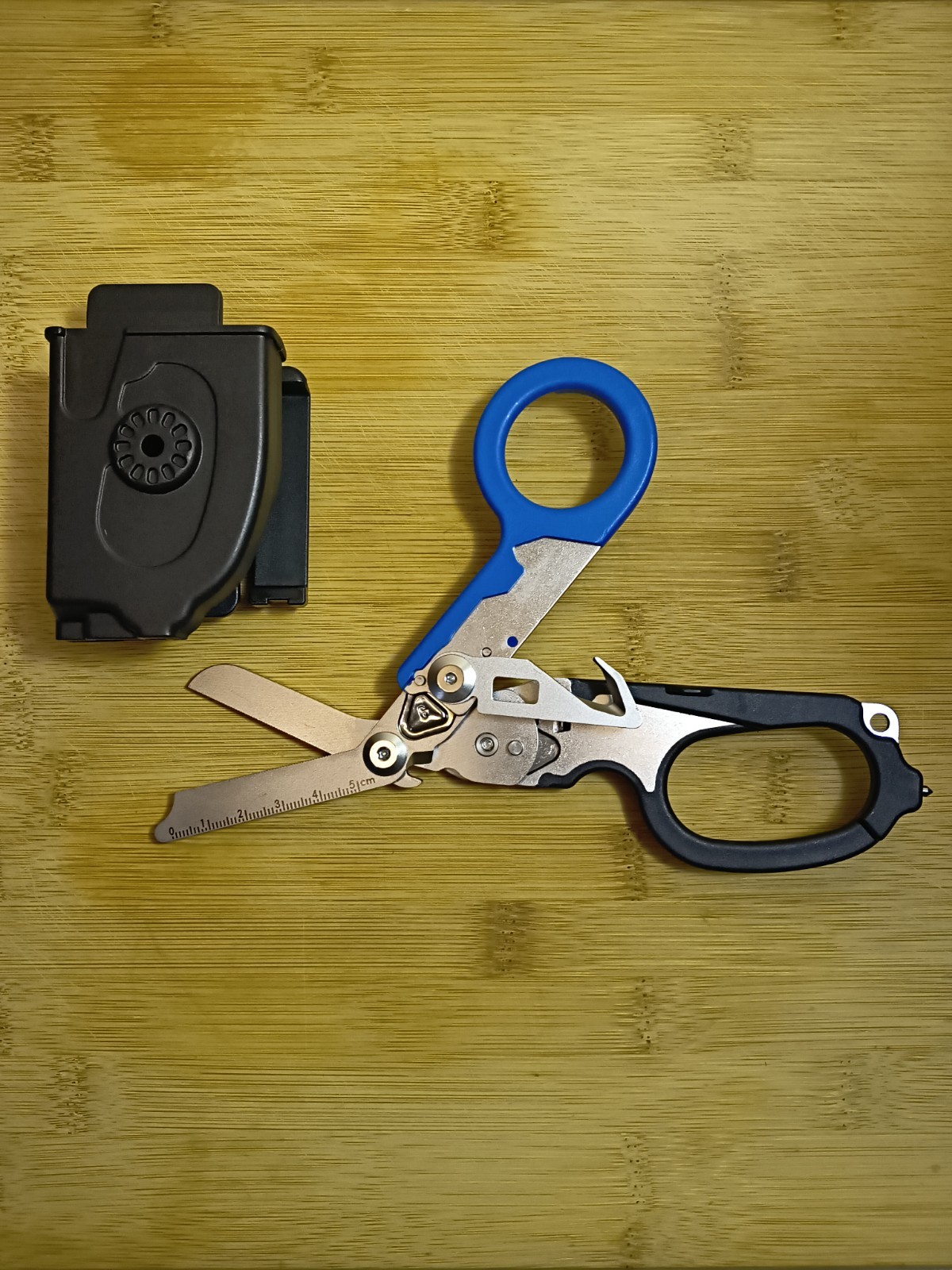 6 In 1 Trauma Rescue shears Multi Tool/ Compared To Raptor Blue/Black Carry Case