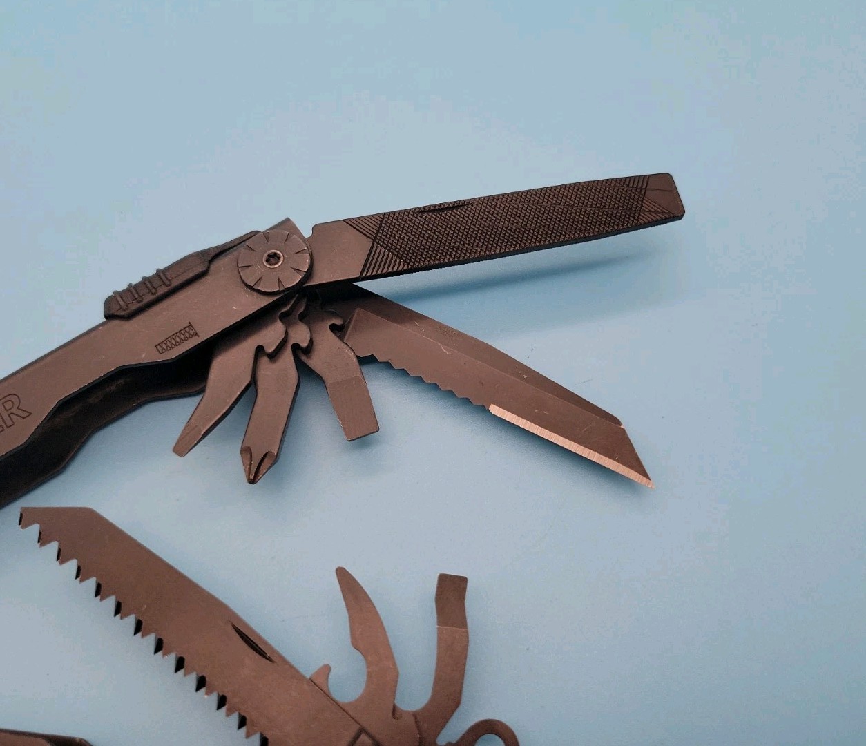 Gerber Diesel Multi-Tool – BLACK – Pliers, Knife, Scissors, Screwdrivers, Saw