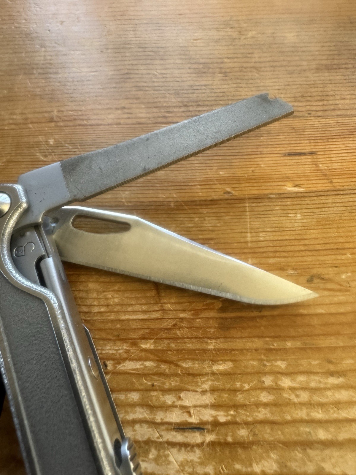 Leatherman Charge XTI S30V Blade Multi-Tool Blasting Cap Crimper Belt Cutter