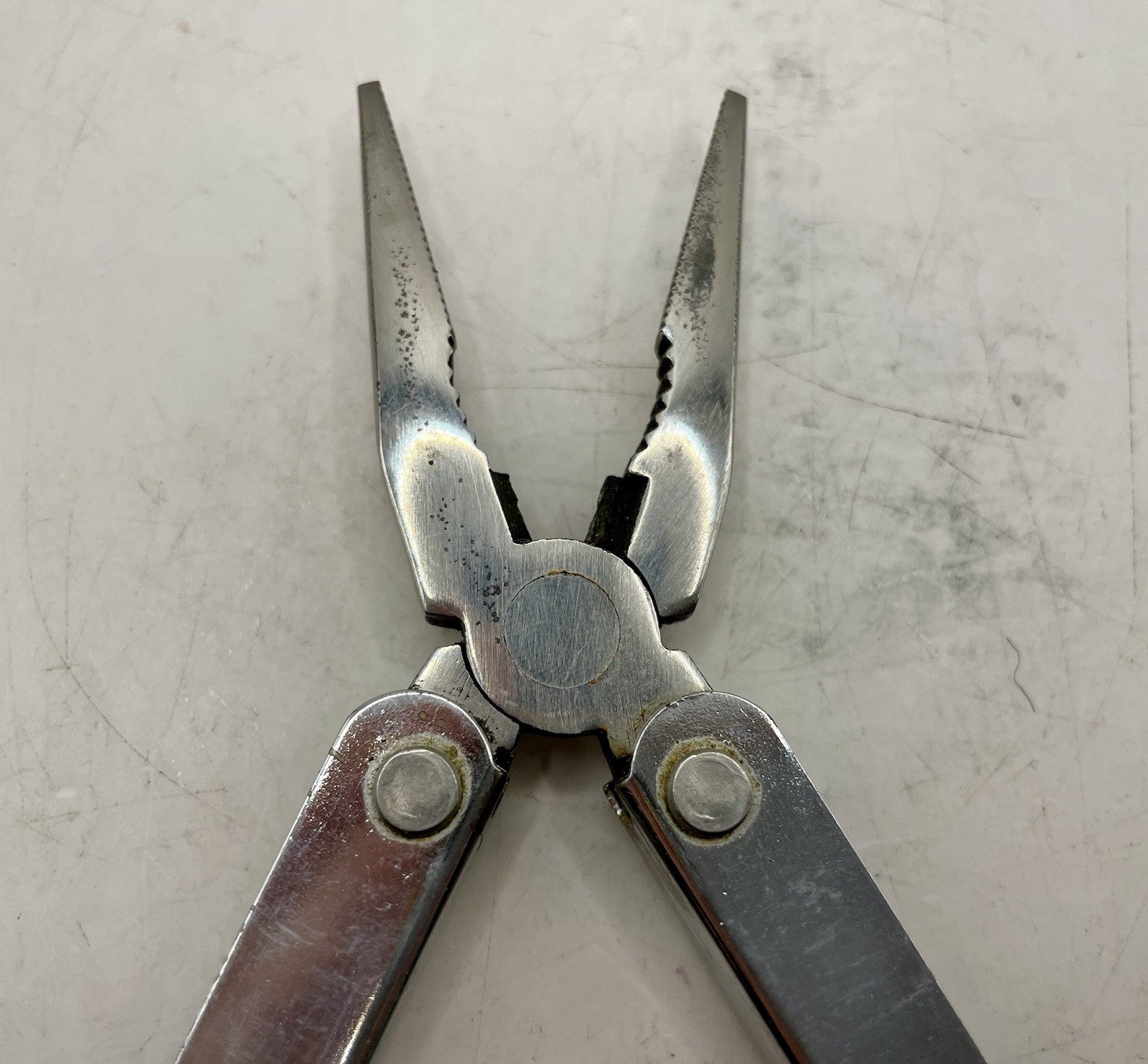 MULTI-TOOL UNbranded Leatherman Style Pliers Knife File 8 Tools Shealth
