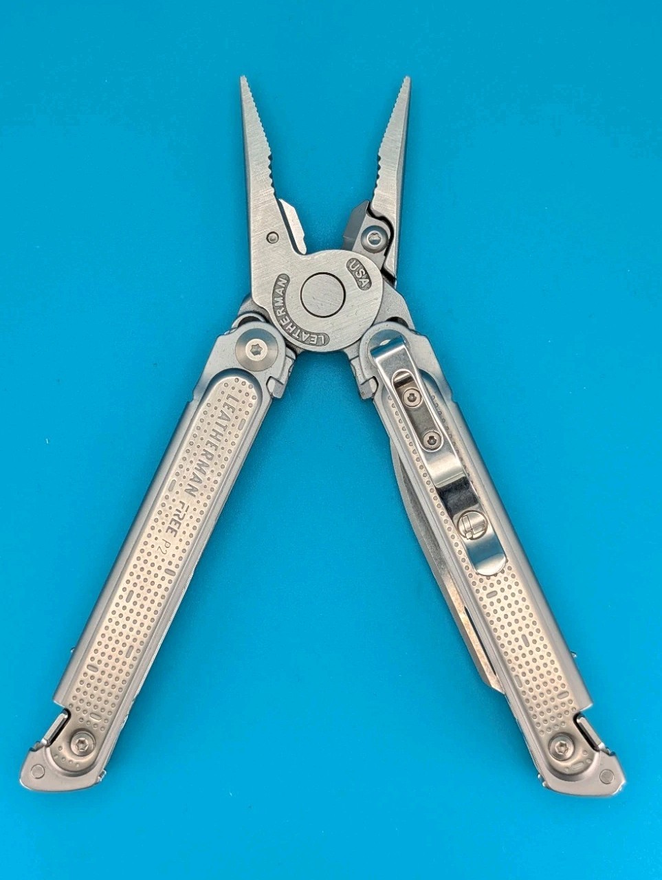 Leatherman FREE P2 Stainless Multi-Tool! WITH SHEATH! NEW IN BOX! RETIRED!