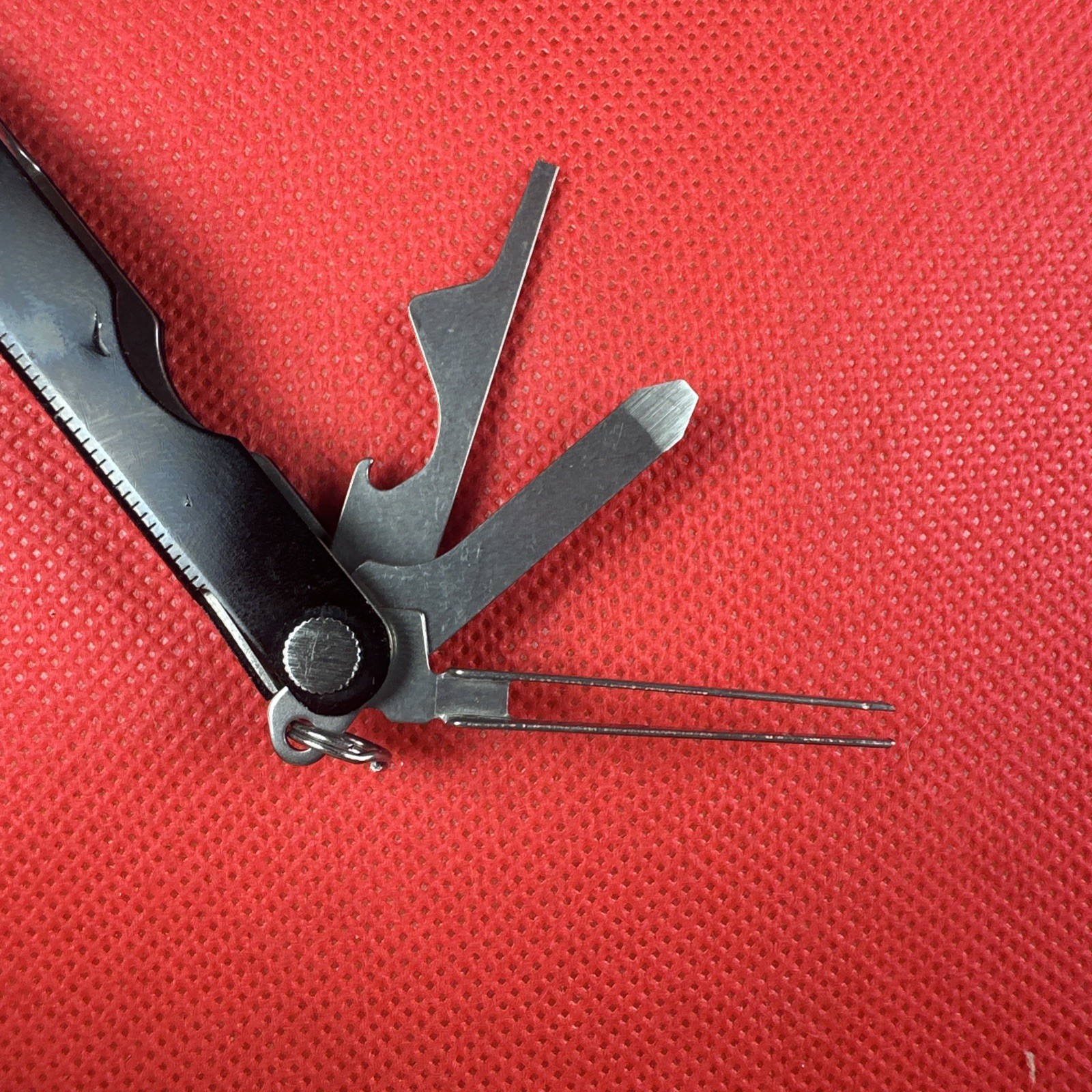 Nice Black Leatherman Micra Multi-Tool, scissor, knife, tweezer, screwdriver