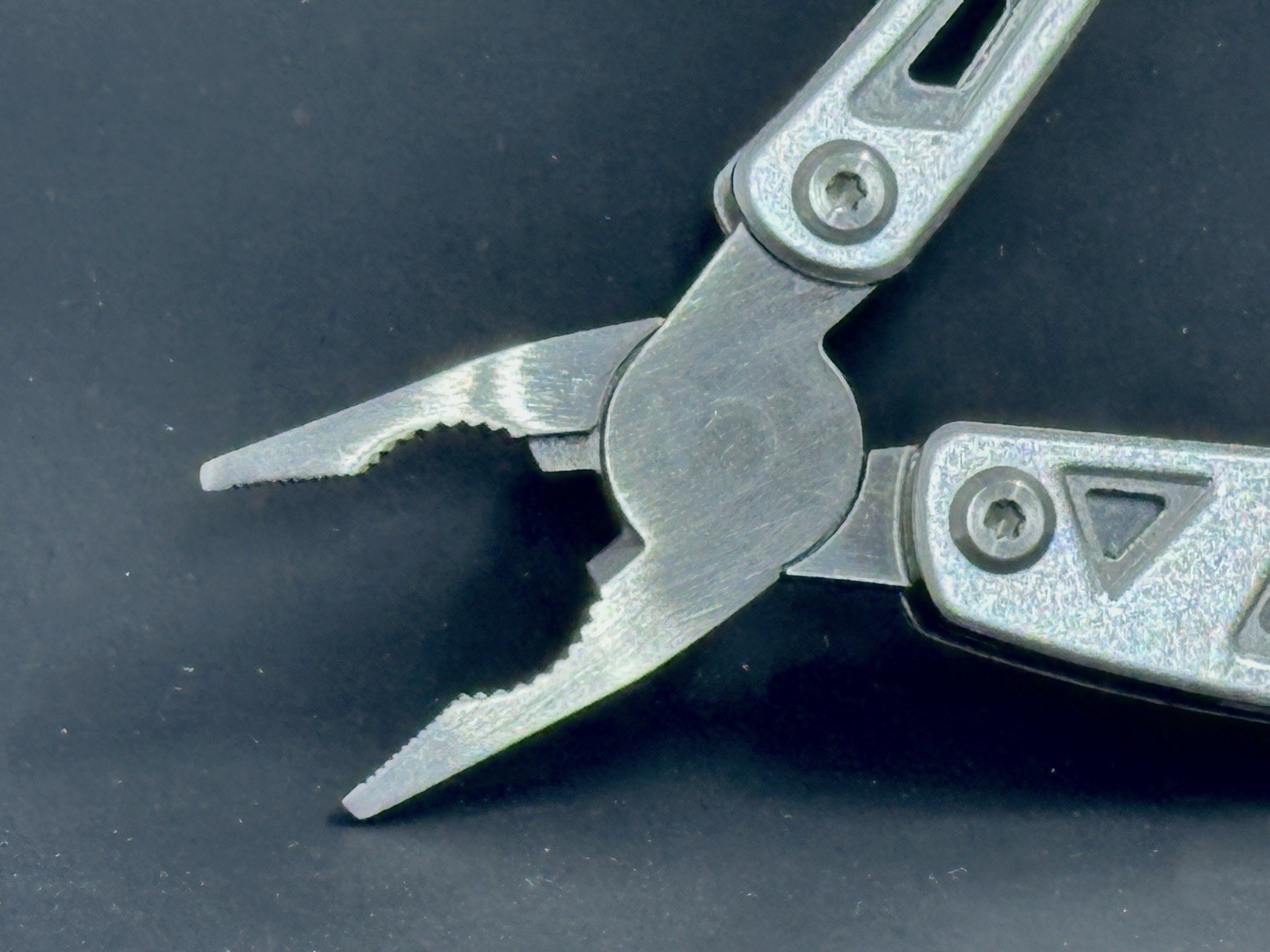 Columbia 9 Function Multi-Tool New Condition Pliers, Knife, Screw Drivers