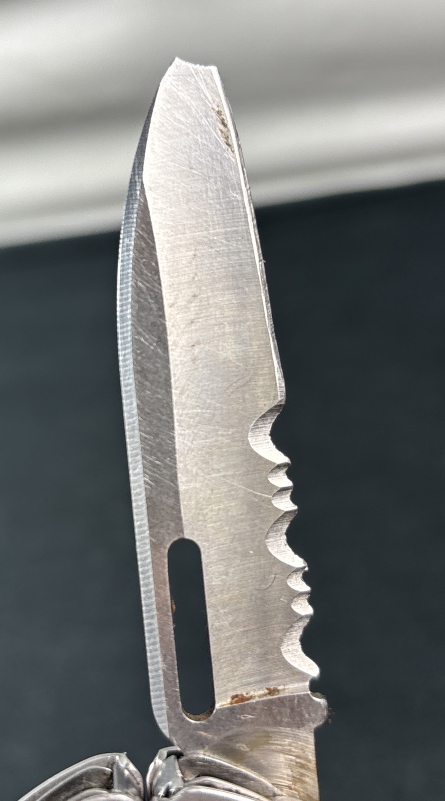 Leatherman Free P2 Multitool (READ)