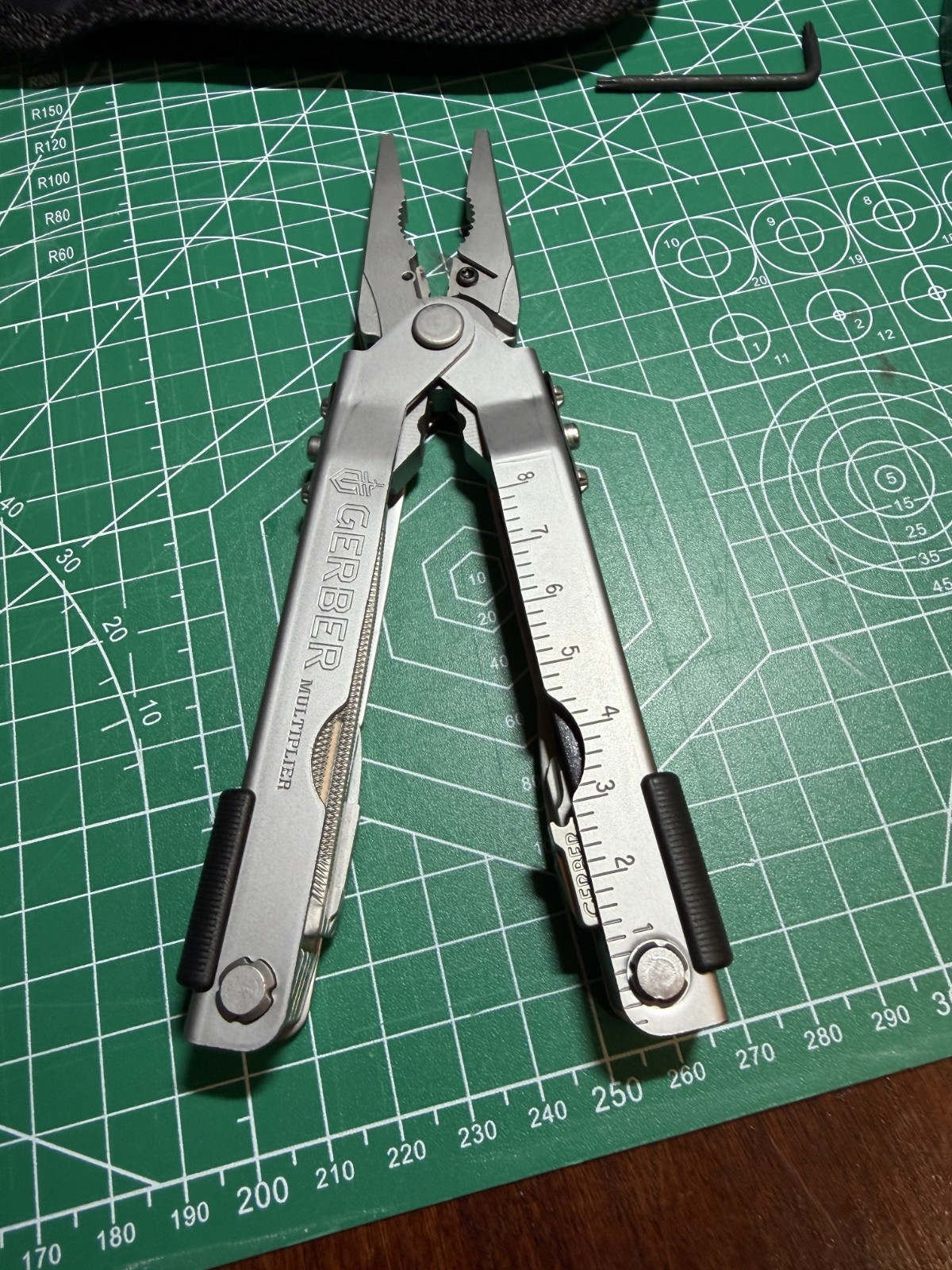 Gerber MP600 Pro Scout Multitool – Replaceable Wire Cutters – Black Nylon Sheath