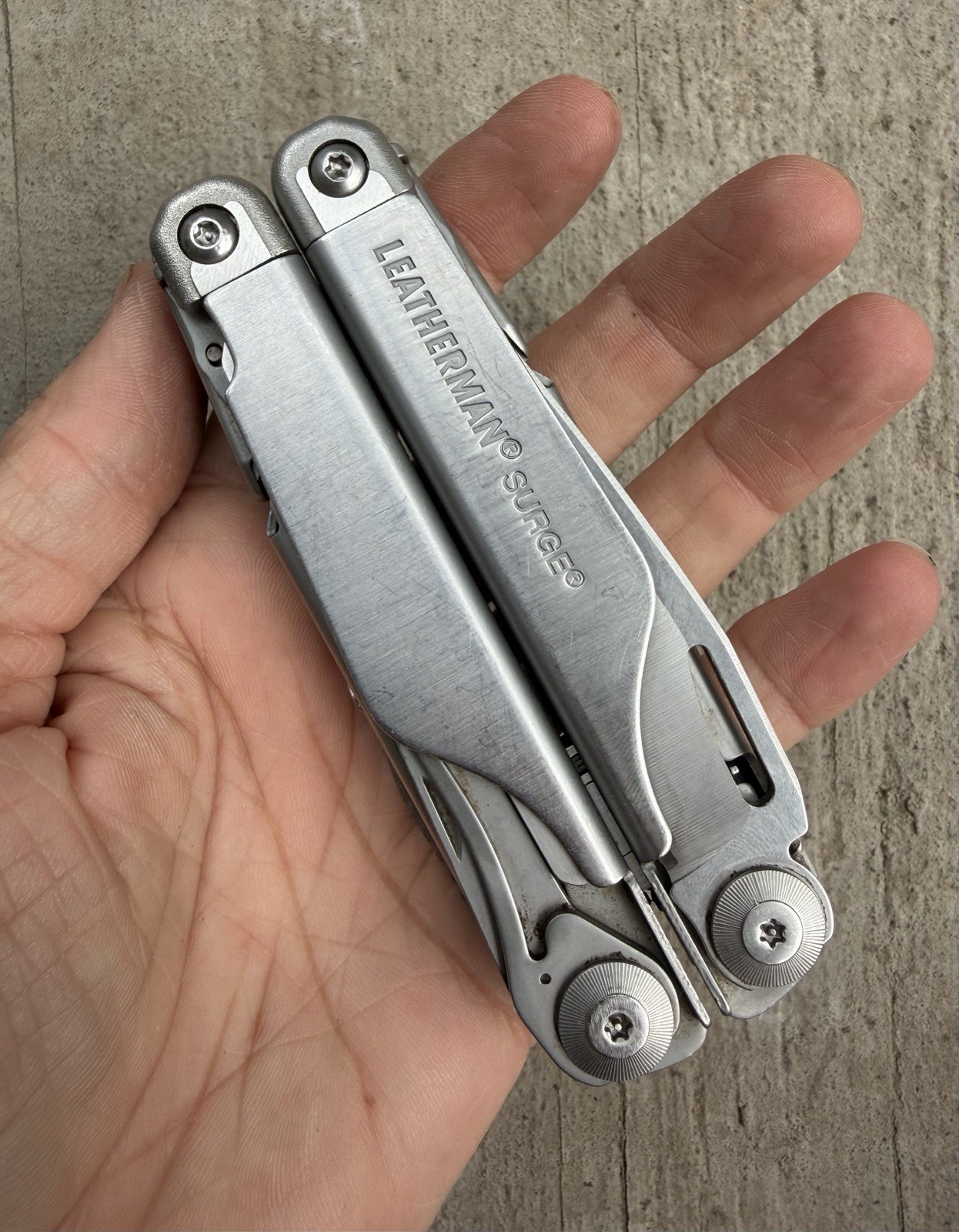LEATHERMAN SURGE MULTI-TOOL IN BLACK NYLON SHEATH, EXCELLENT OVERALL USED!