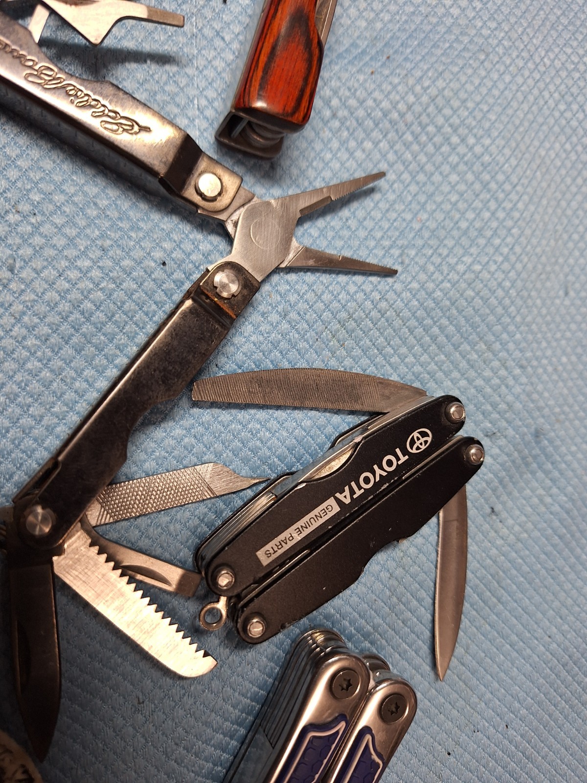 7 VINTAGE SM MULTI TOOLS Husky/Kobalt/Ricardo/ Eddie Bauer Camping Lot 1612