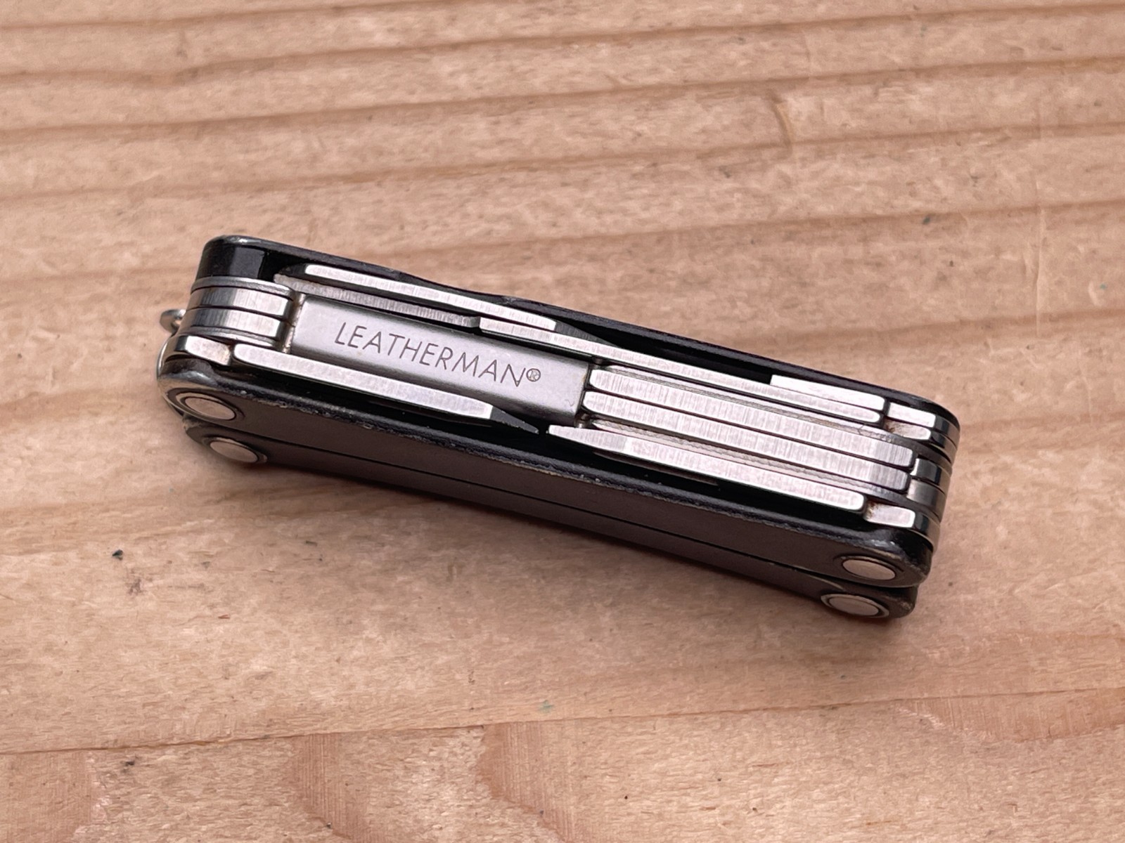 Leatherman Squirt PS4 Black Multi-tool Knife – Broken Scissors Spring – Retired