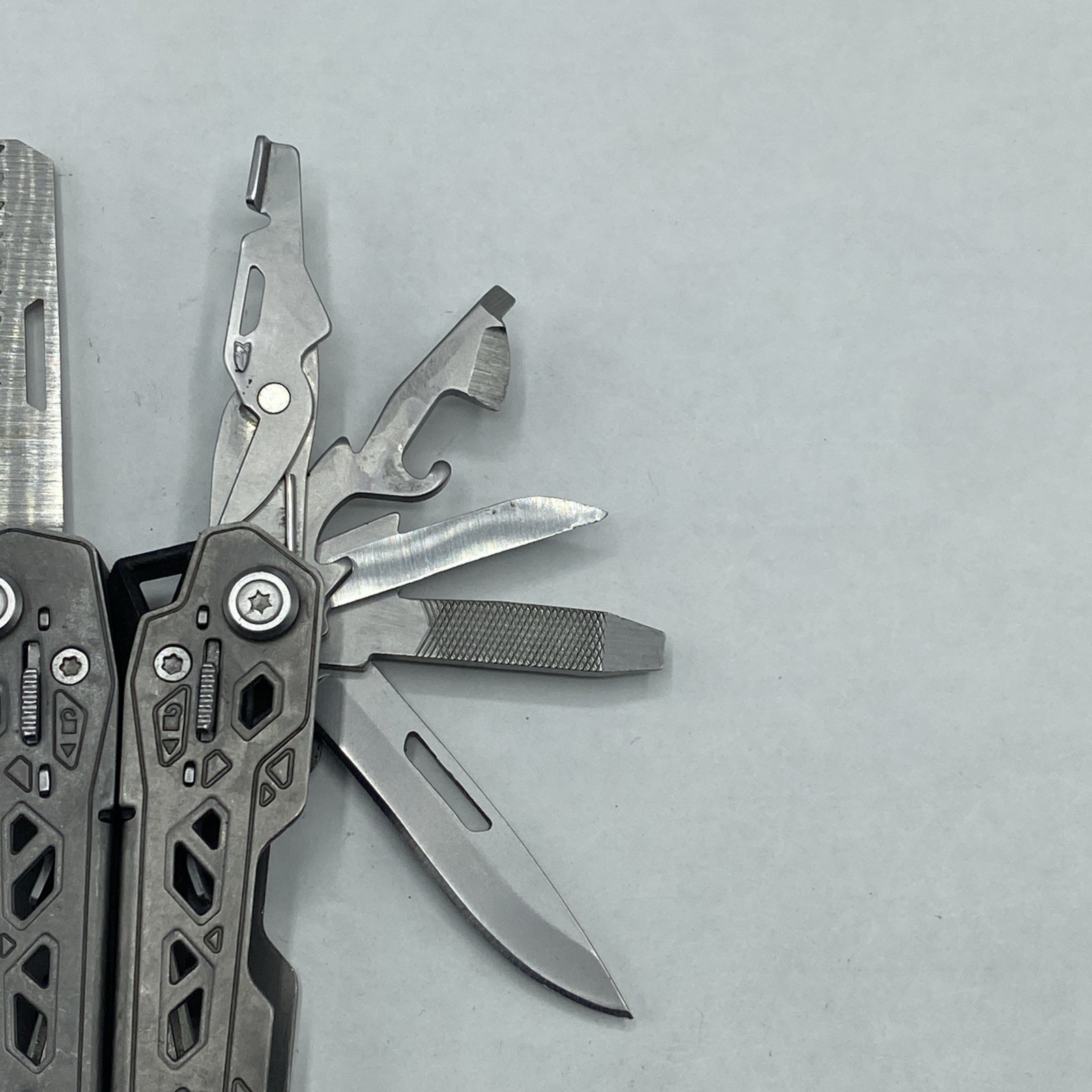 Gerber Truss Multi Tool with Sheath – Gray