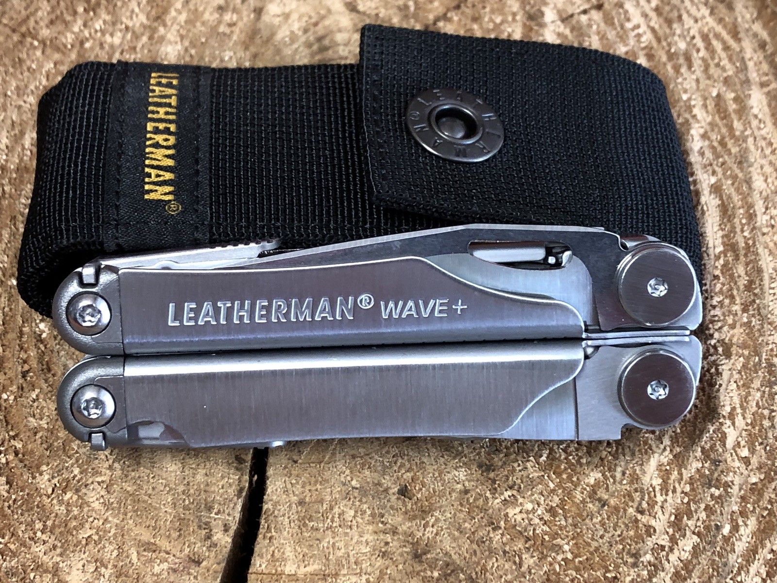 LEATHERMAN WAVE + Multi-Tool w/ Sheath. Pre-owned, Unused