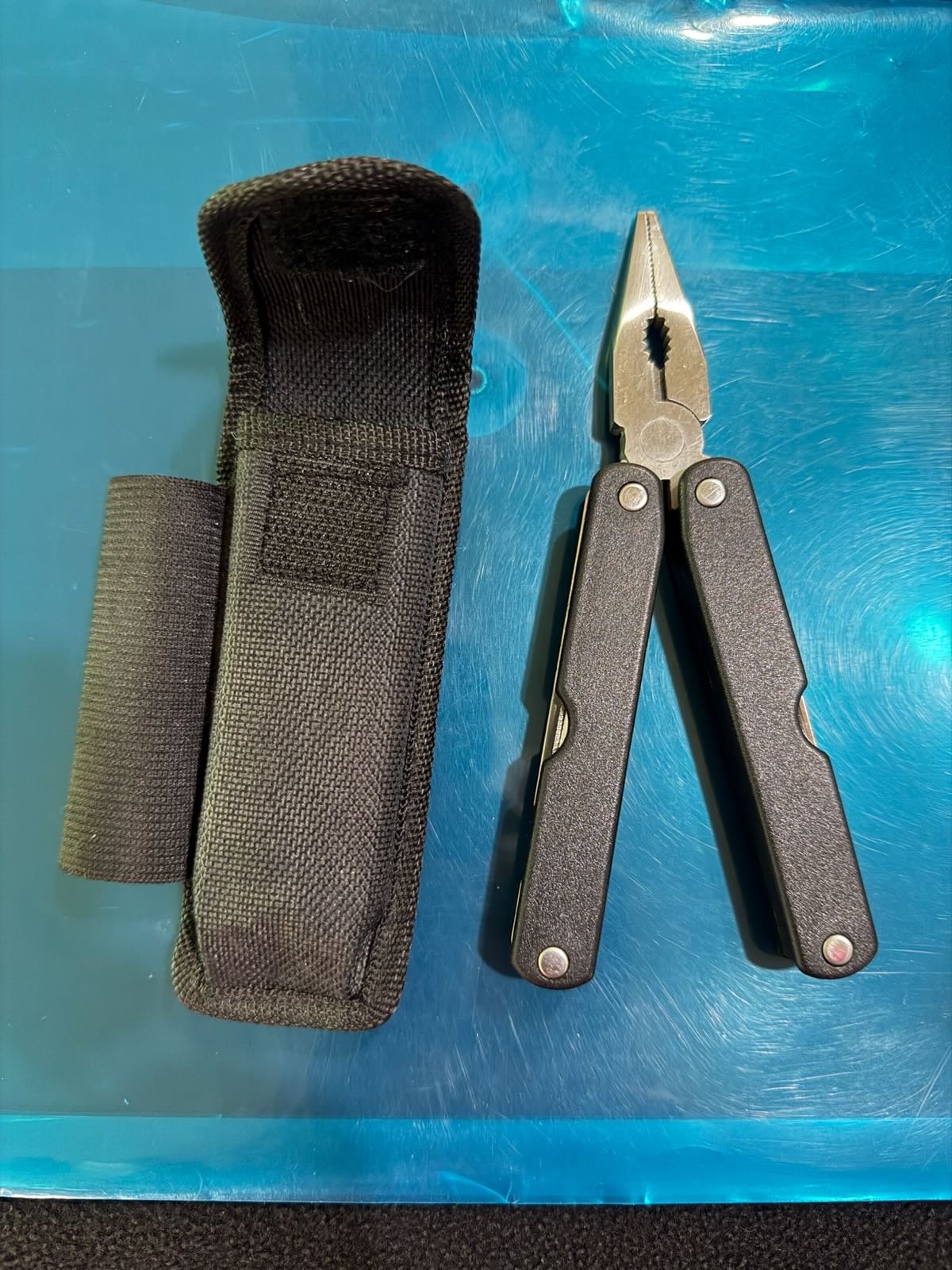Generic “No-Name Brand” Multitool with Case