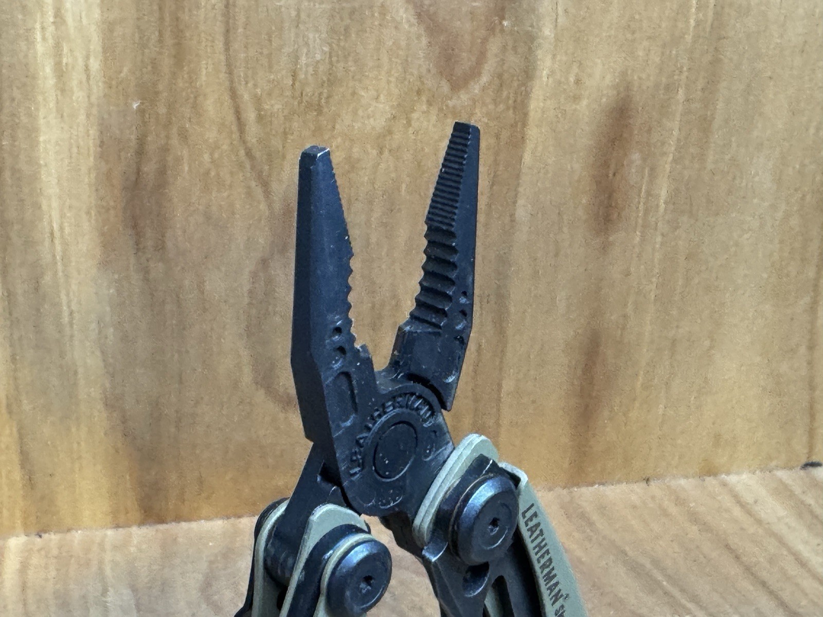 LEATHERMAN SKELETOOL Coyote/Black Multi Tool Combo Blade EXCELLENT!