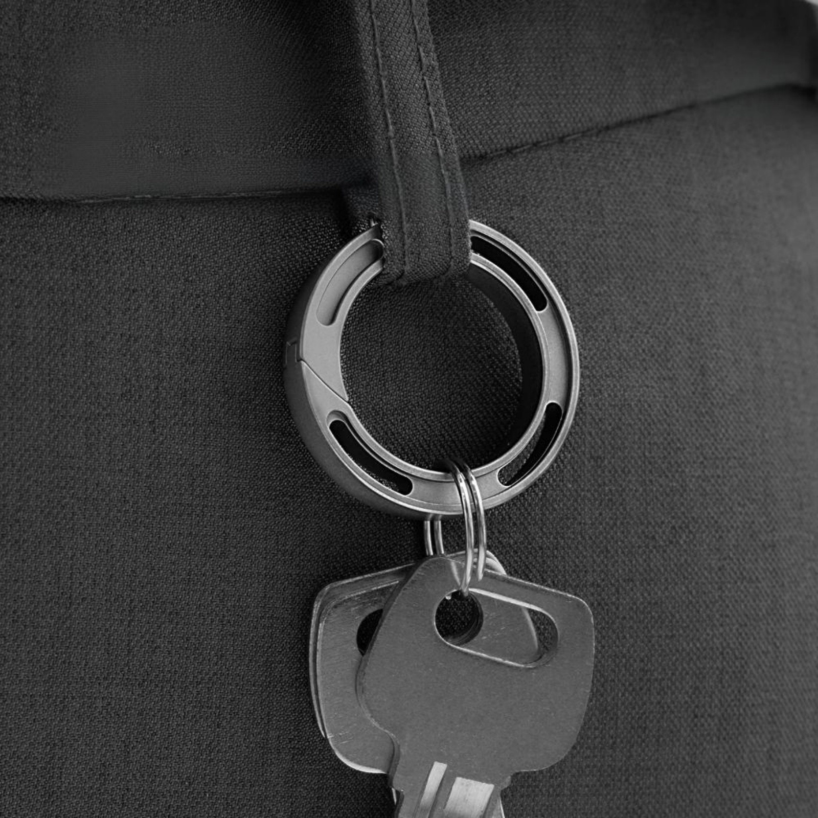 Titanium Alloy Round Keychain Ring Press Clip EDC Car Waist Hanging Pendant