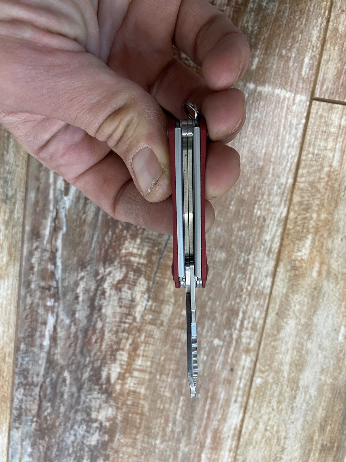 Leatherman Squirt ES4 Multi-Tool, Knife, Wire Strippers, Red – Canon – Excellent