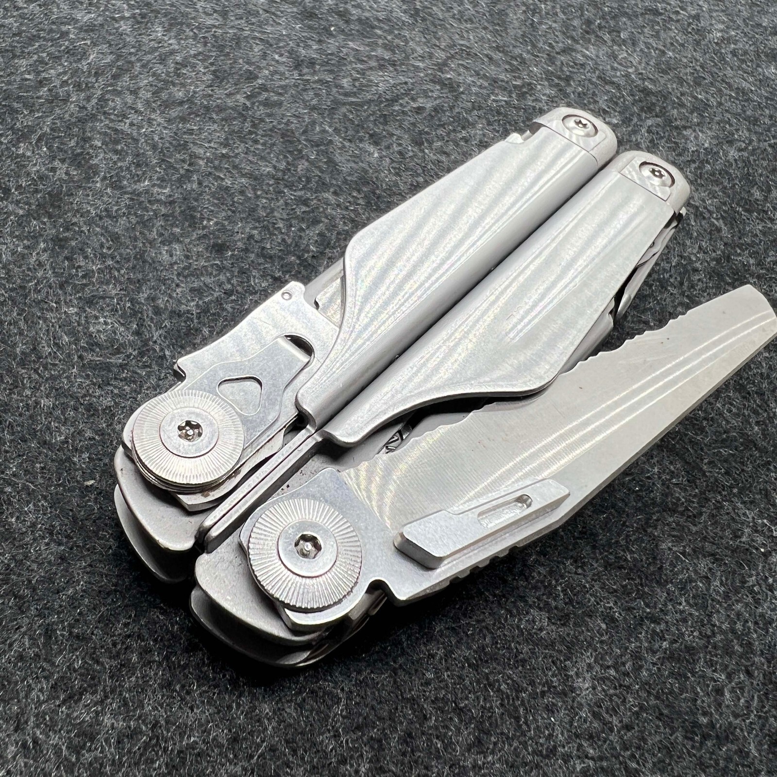 Aluminum Alloy Thumb Grip Easy open push button For Leatherman Surge CNC DIY