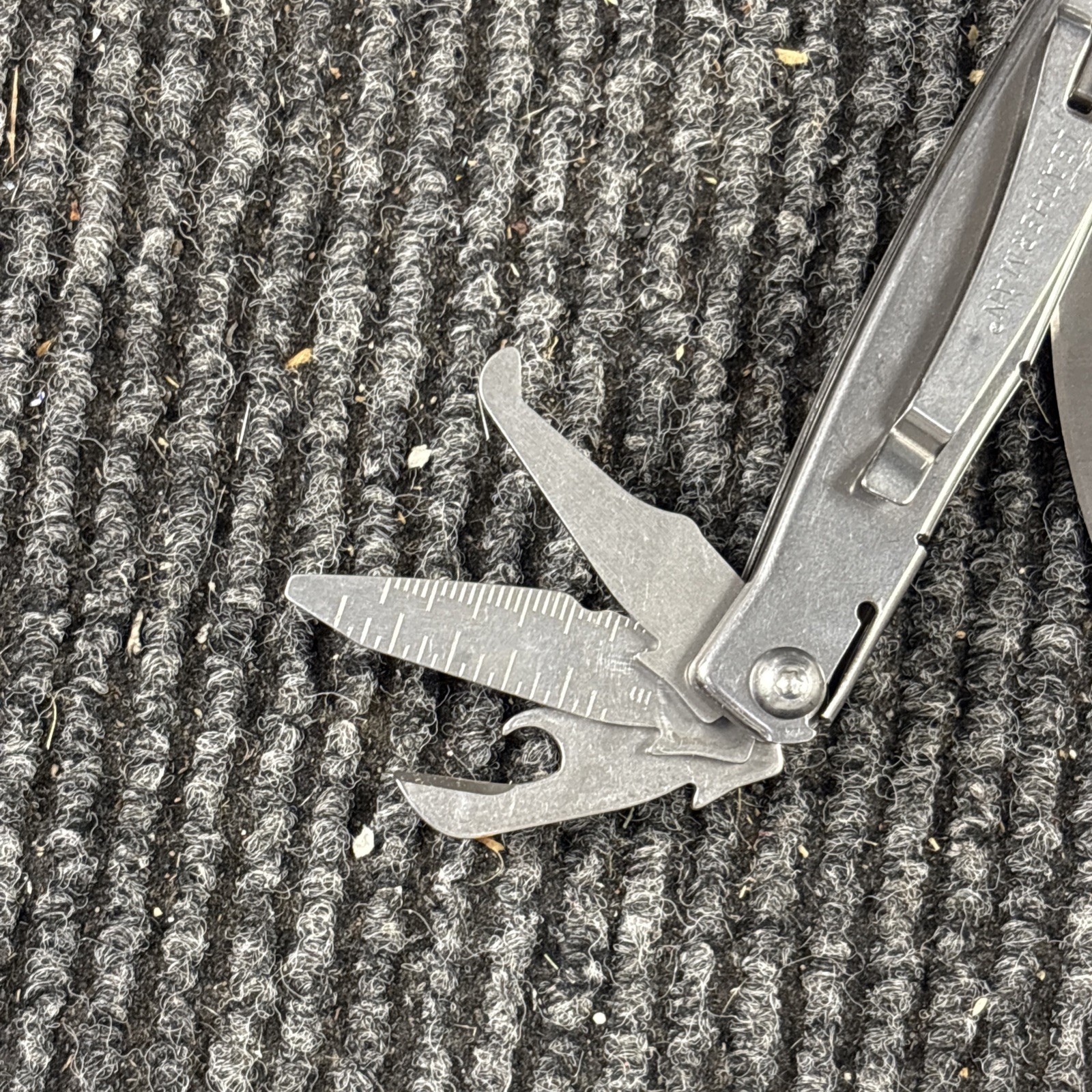 Leatherman Rev 3.8″ Multi-Tool, Stainless! USED (047)