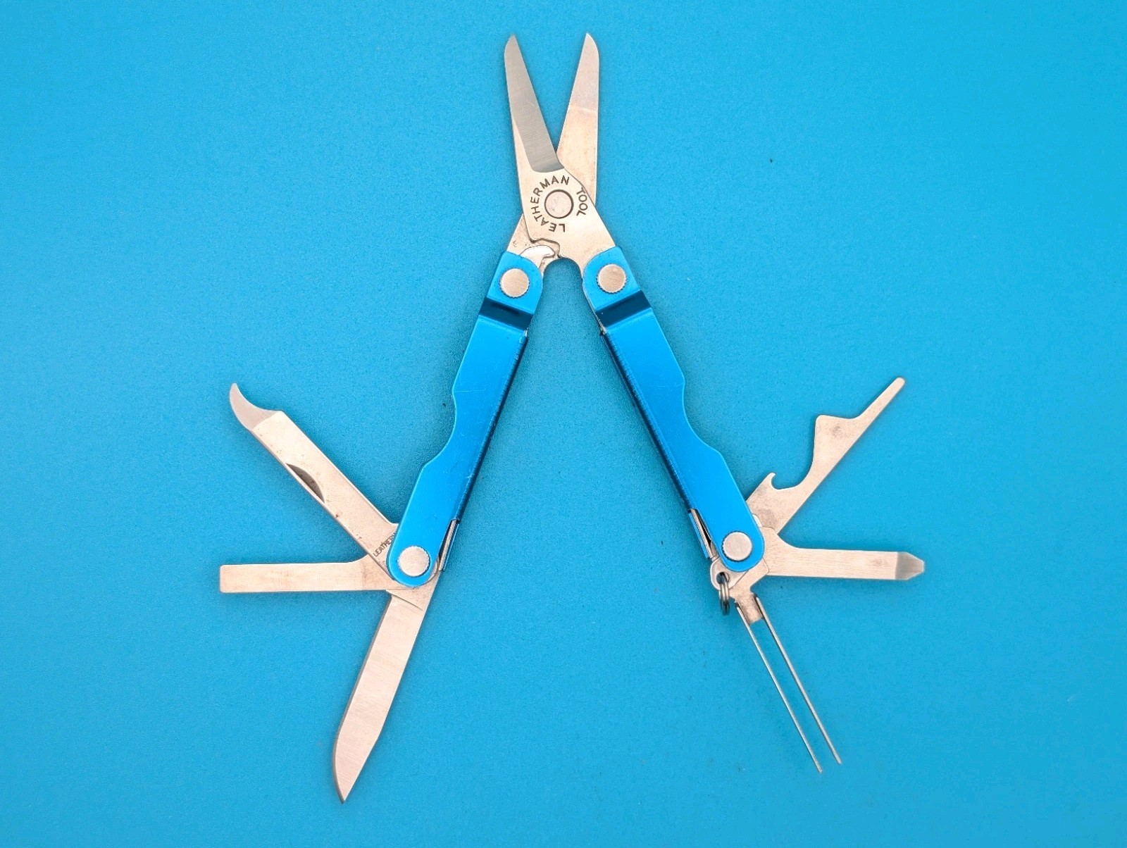 Leatherman Micra Multi-Tool, Knife, Scissors, Key Ring, Blue! PARITY FACTORY
