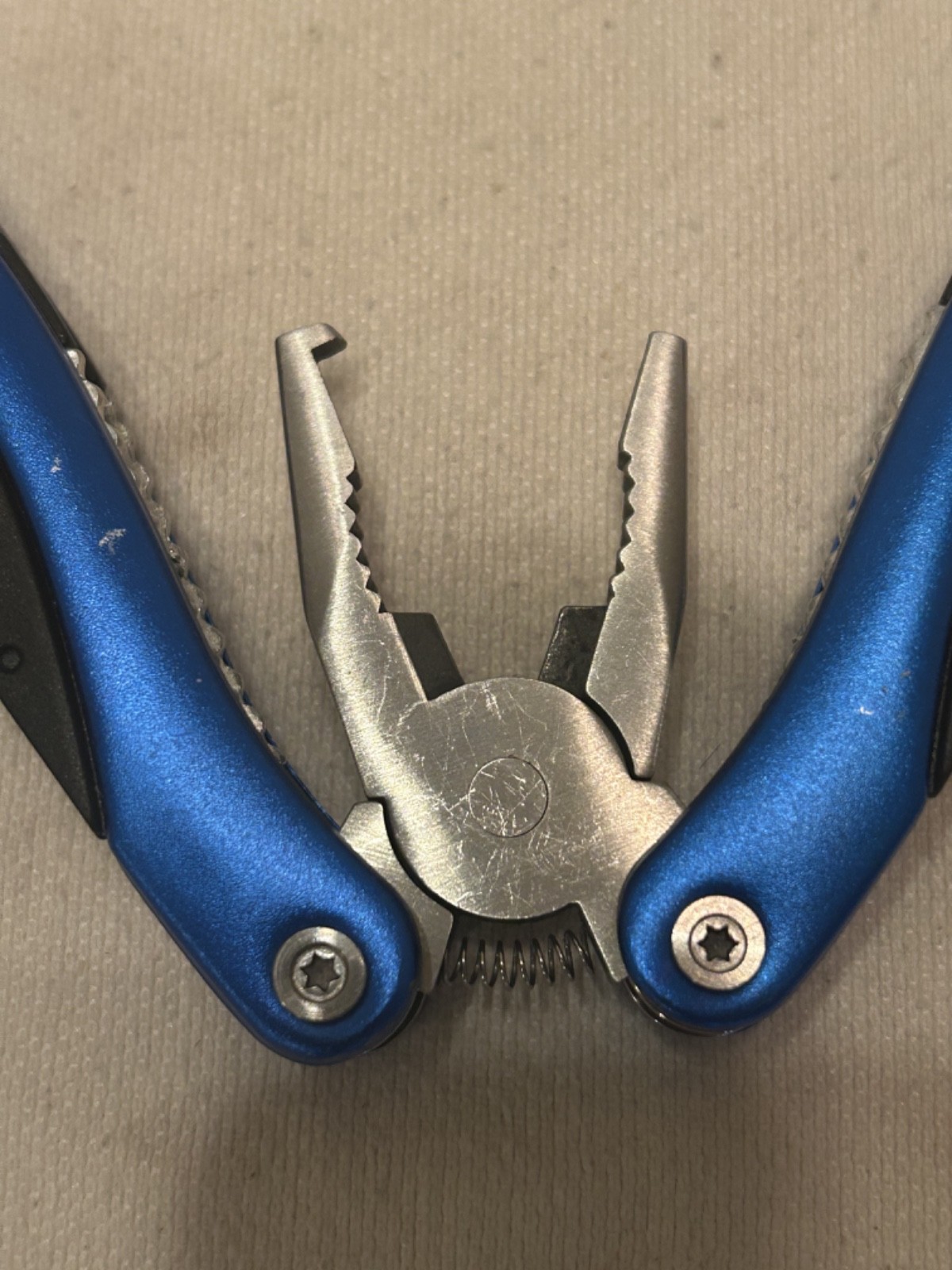 Quarrow Blue Multi-Tool 9 Tools Knife Pliers File Screwdrivers Leatherman