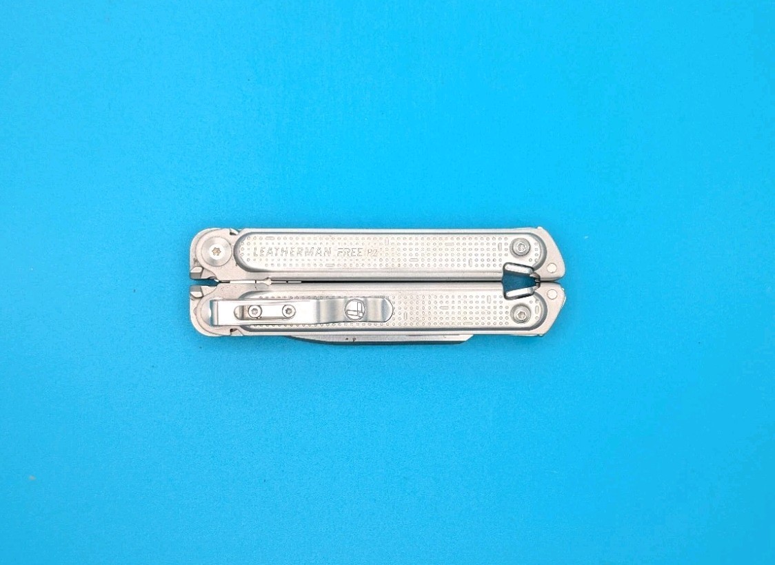 Leatherman FREE P2 Stainless Multi-Tool! WITH SHEATH!