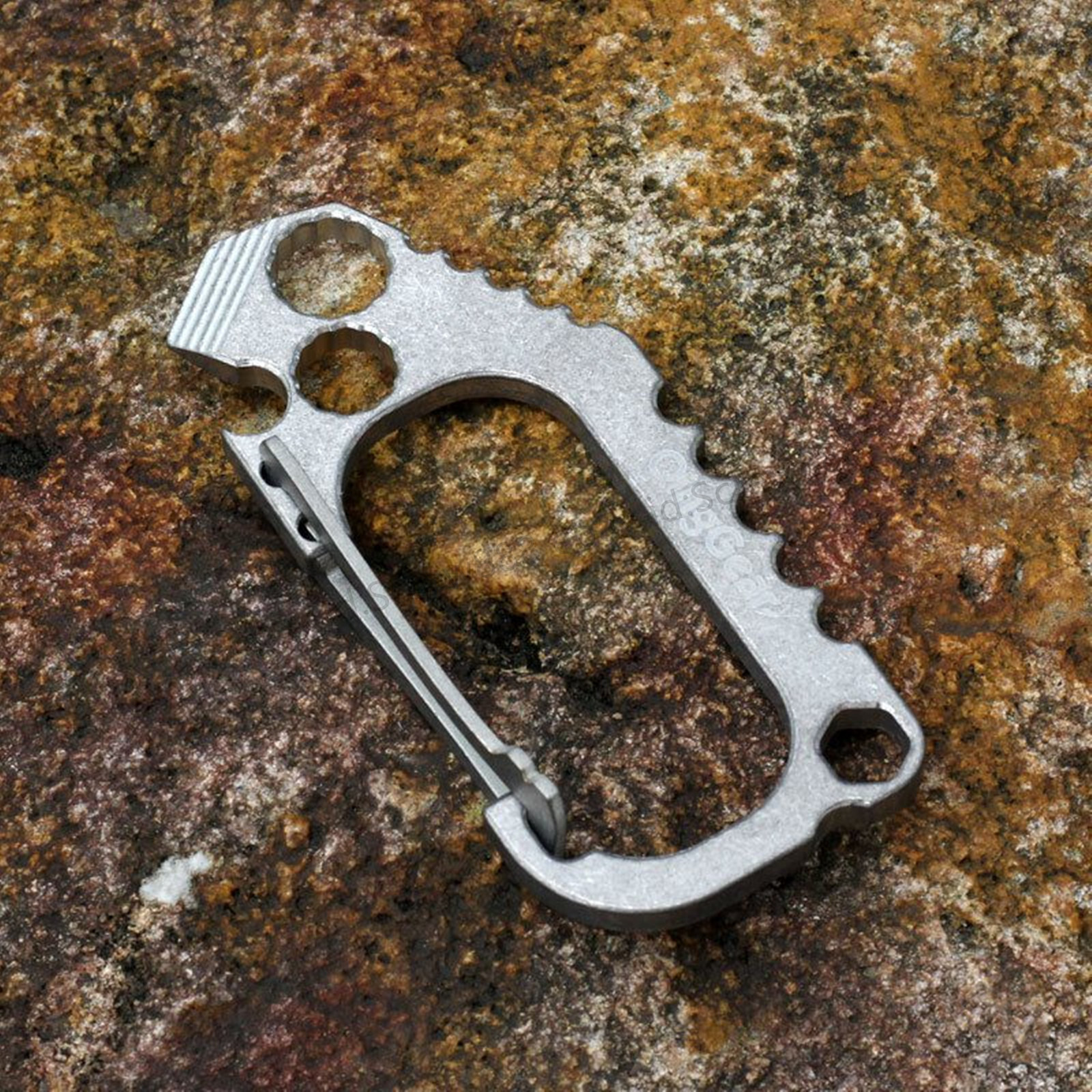 EDC Titanium Alloy Multi Tools Keychain Carabin Opener Crowbar Outdoor EDC