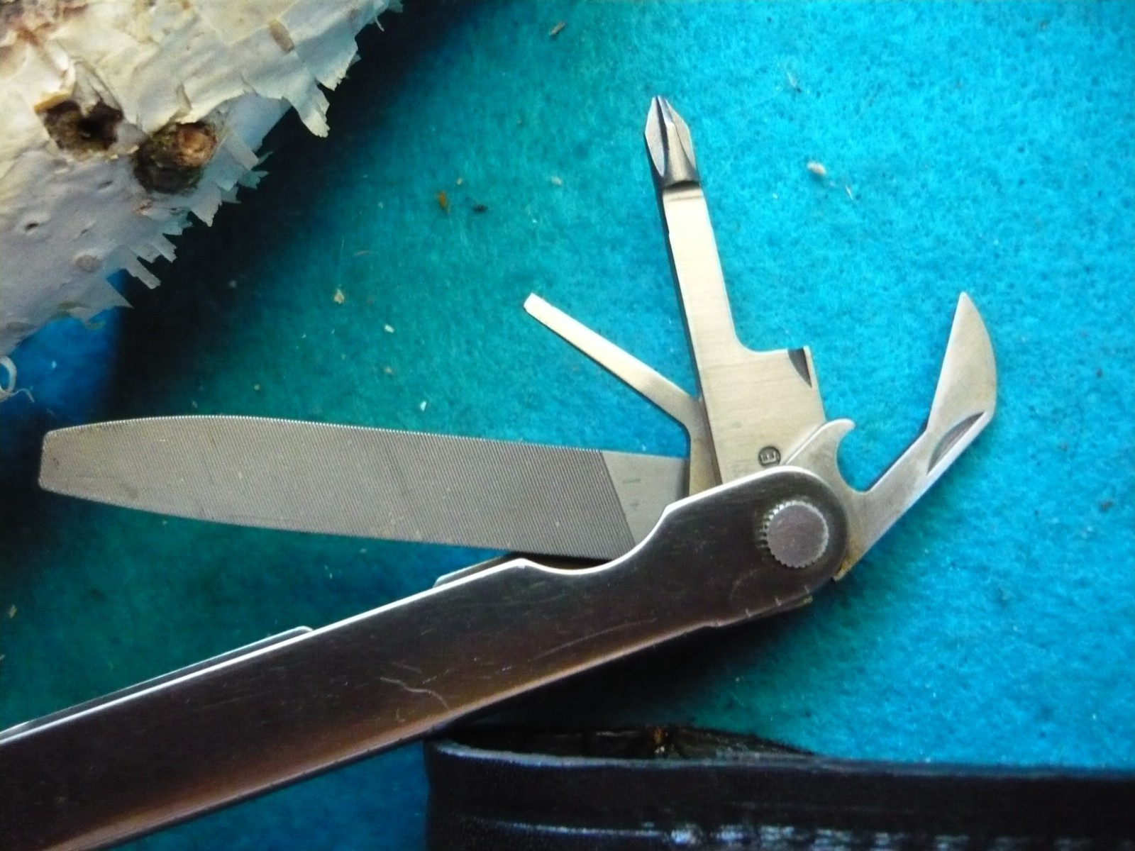 ***ORIGINAL Leatherman PST Multi Tool with LEATHER Case – Date 1094***