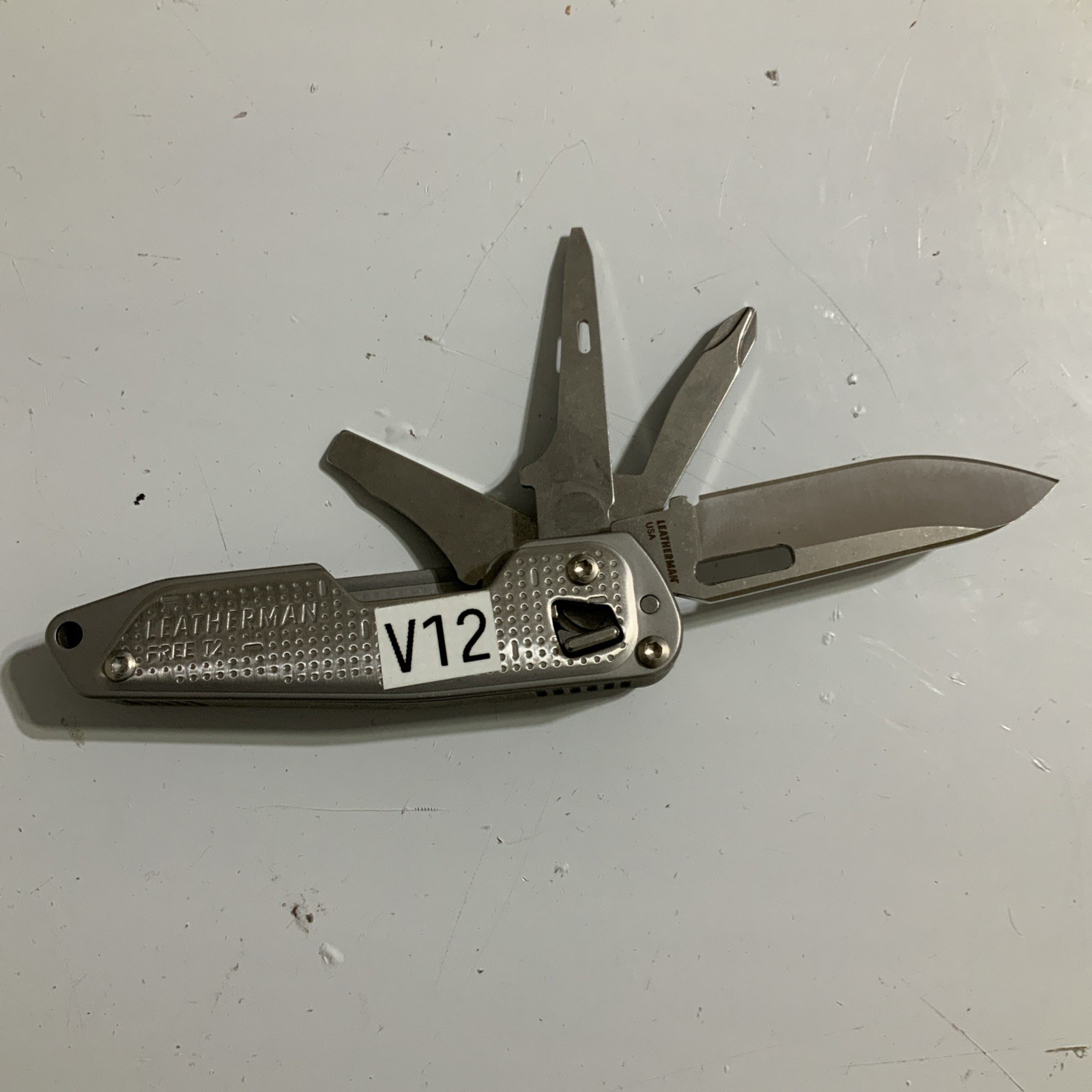 Leatherman FREE T2 Pocket Knife Multi-tool. Excellent condition – V12