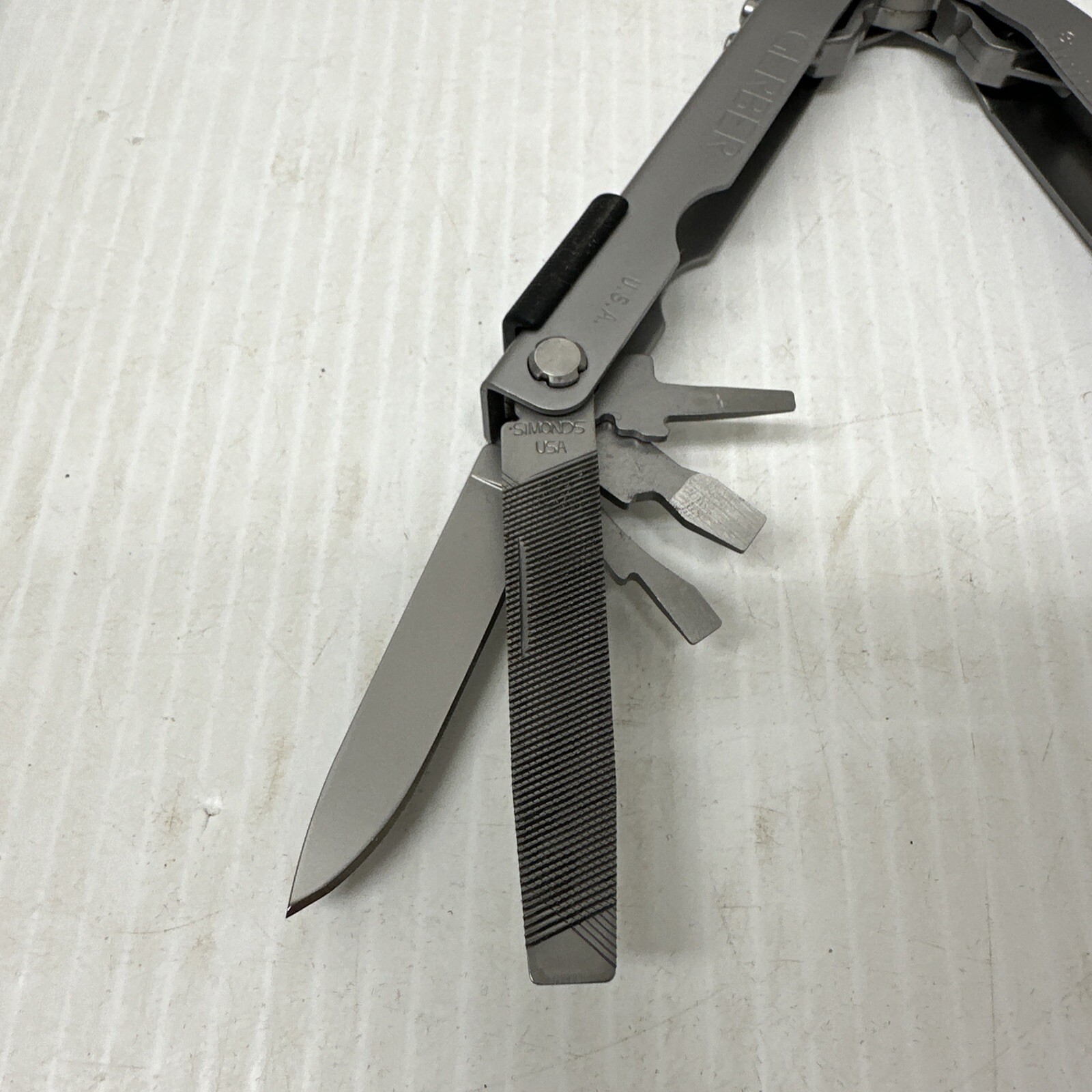 Gerber MP600 Multitool Multi-Plier w/ Sheath Silver Pliers Knife Drivers USA