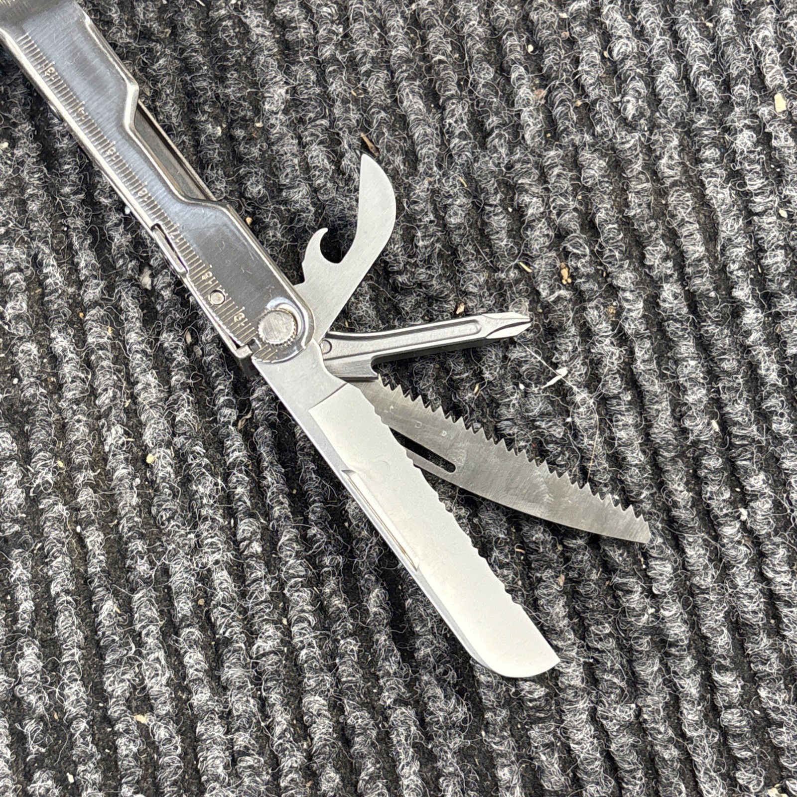 Leatherman REBAR Multi-Tool (084)