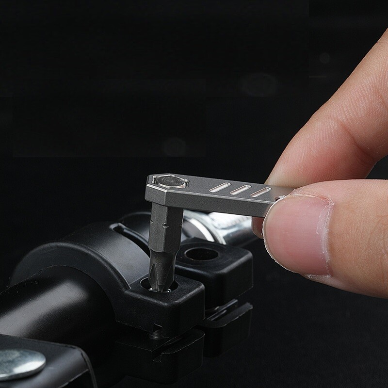 1PC Mini Titanium Alloy Pry Bar EDC Crowbar Bottle Opener Pocket Tool Keychain