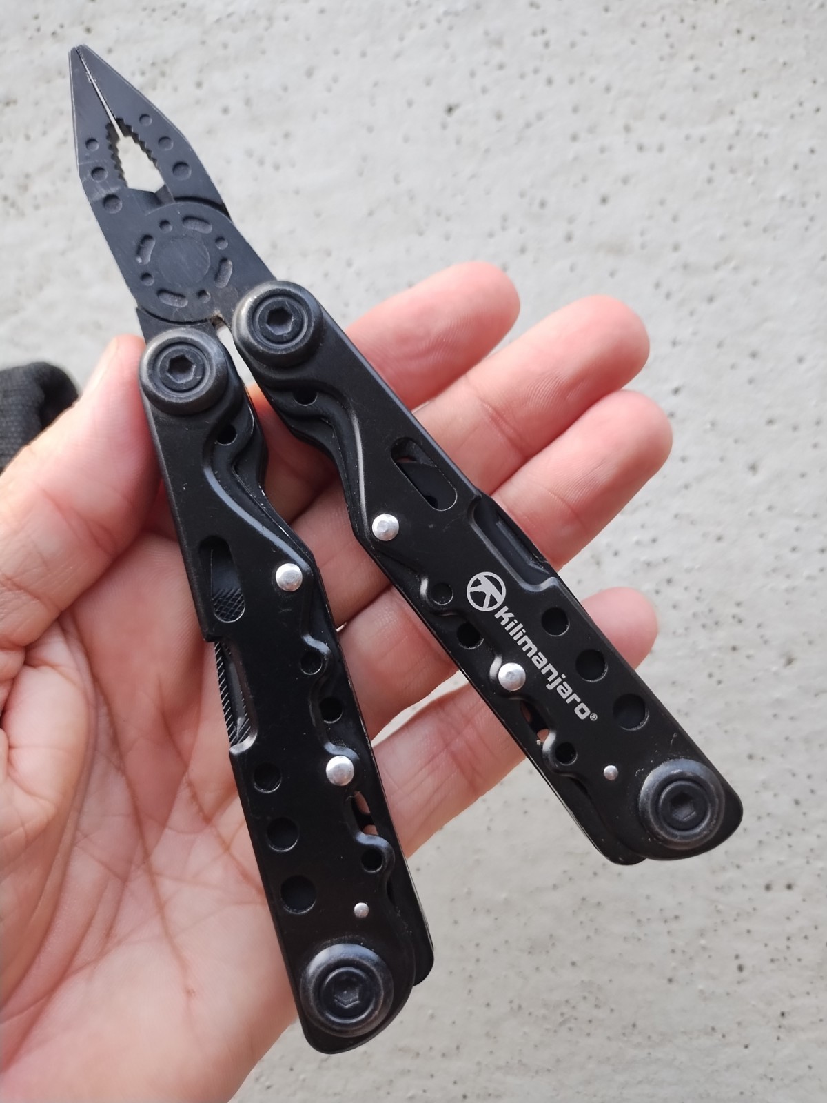 KILIMANJARO BALLAST 13-IN-1 MULTI-TOOL WITH NYLON POUCH 910053, EXCELLENT!