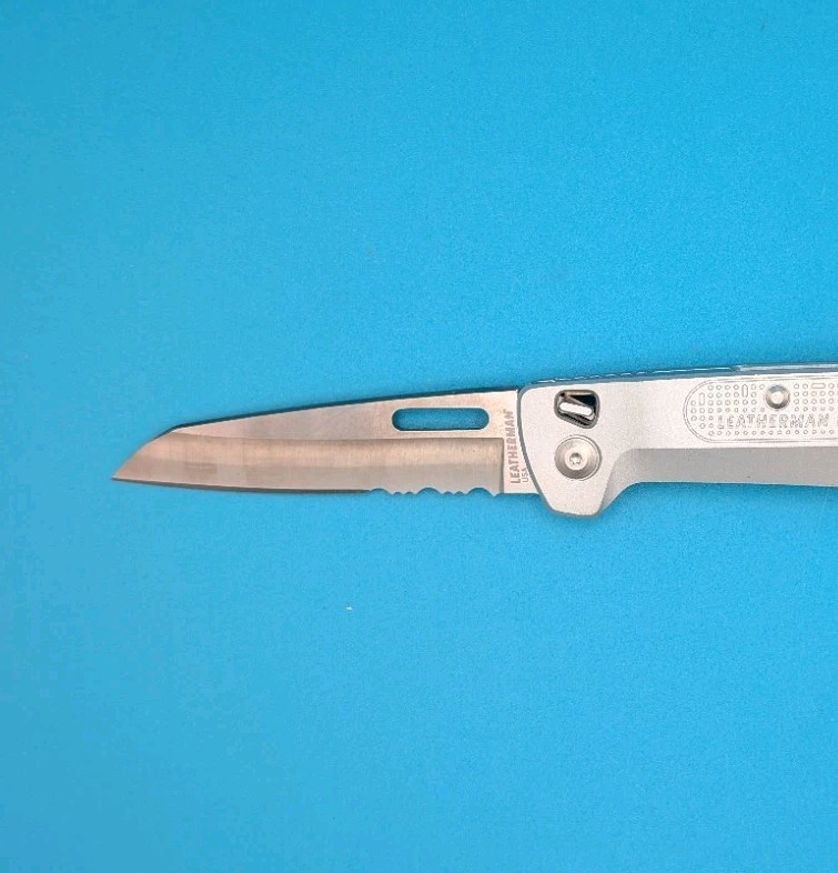 Leatherman Free K2X Pocket Size 8 Tools Stainless Steel Multitool, Silver! NEW!