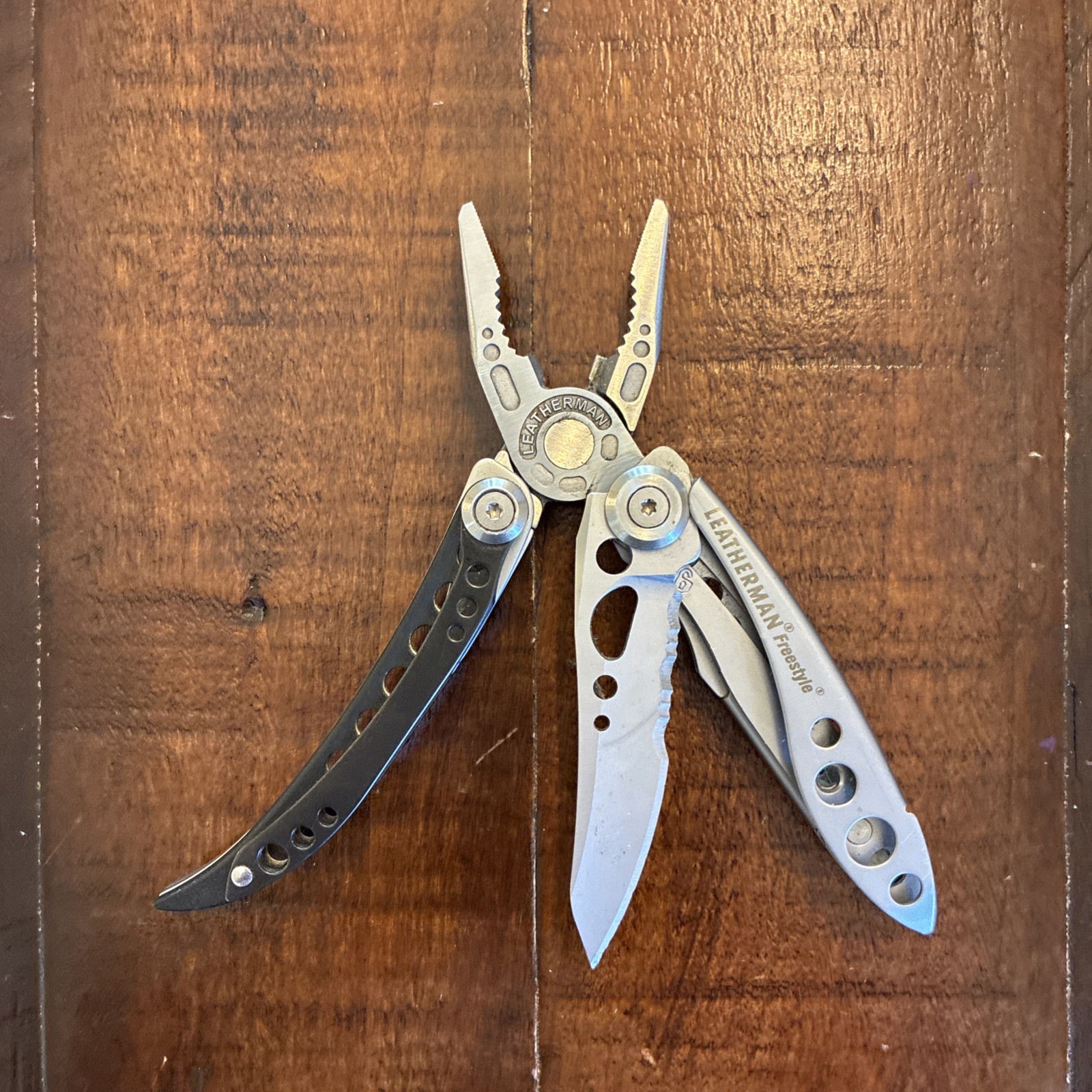 Leatherman Freestyle Multi-Tool – Discontinued – Excellent