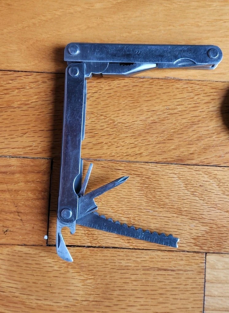 VTG Great Neck Multi Pocket 9 in 1 Tool Pliers Screwdrivers Knife Fish Scaler
