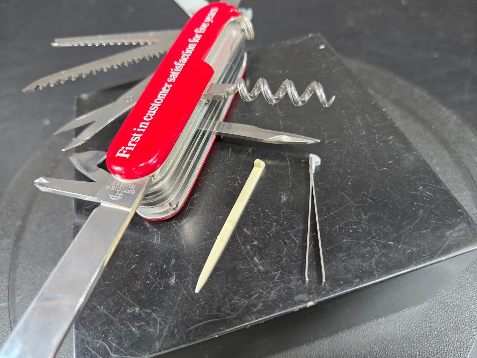 Victorinox Swiss Army Knife Red Multi Tool Scissors Saw Corkscrew 13 Tools