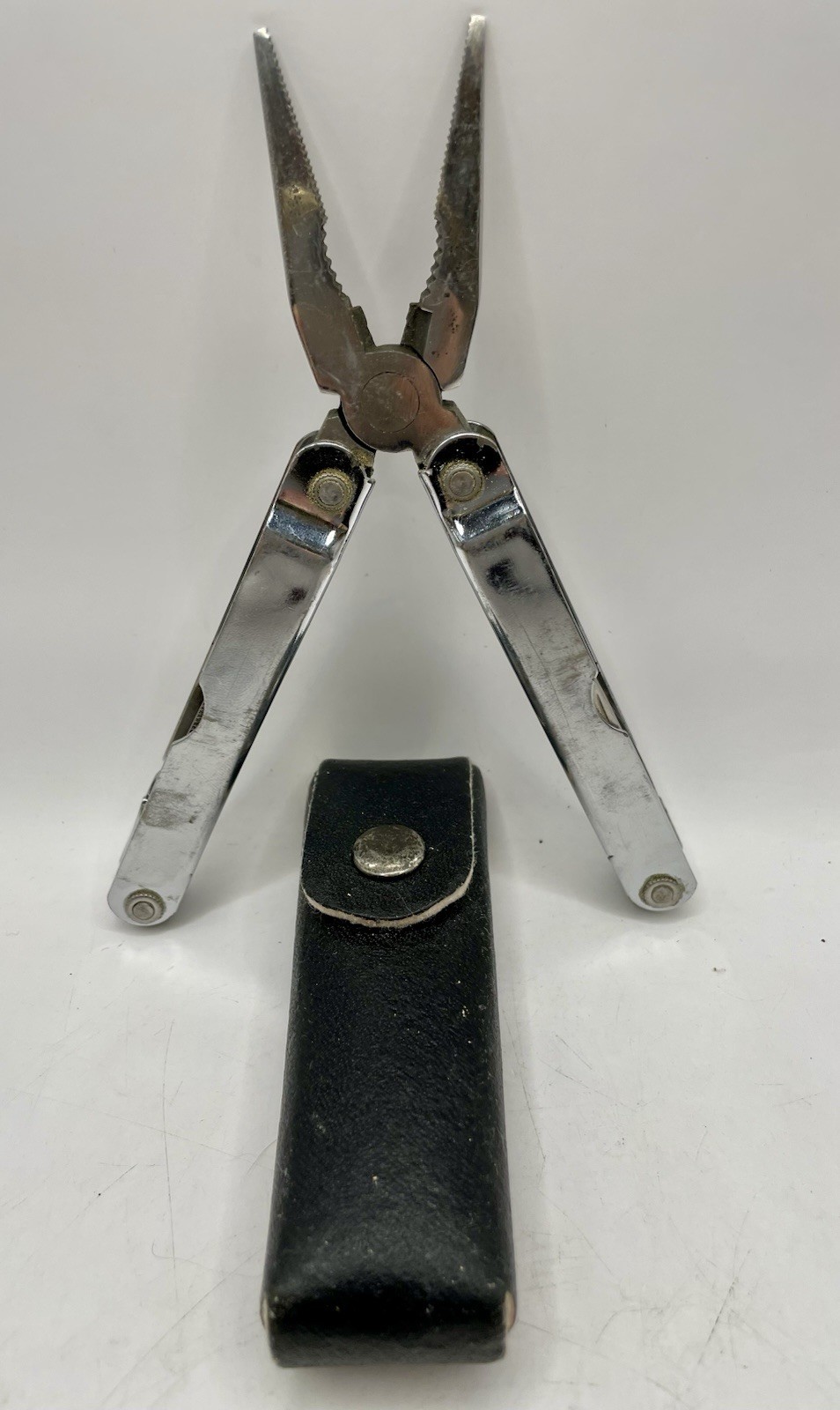 MULTI-TOOL UNbranded Leatherman Style Pliers Knife File 8 Tools Shealth
