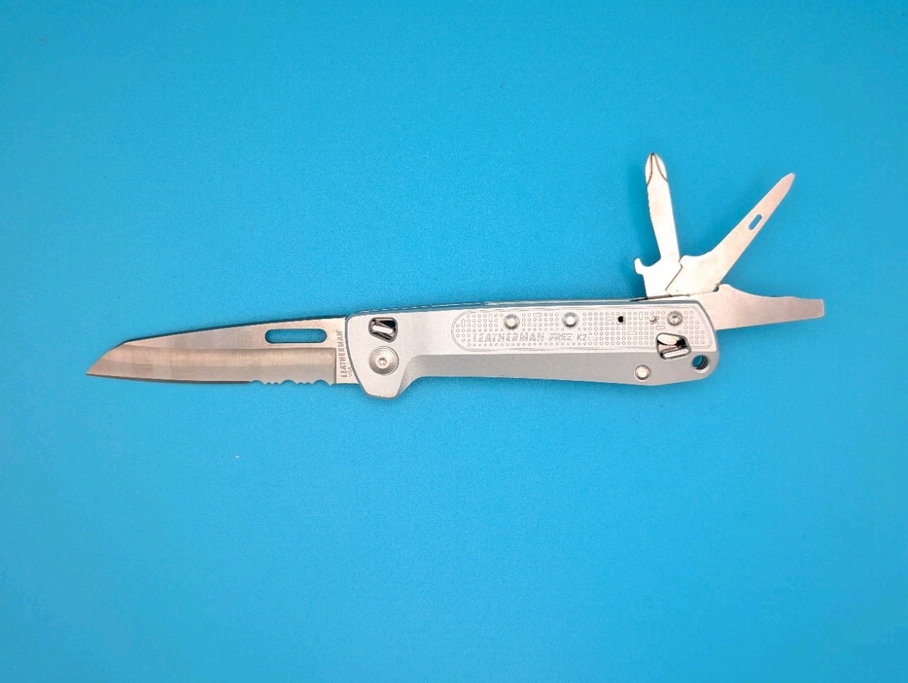 Leatherman Free K2X Pocket Size 8 Tools Stainless Steel Multitool, Silver! NEW!