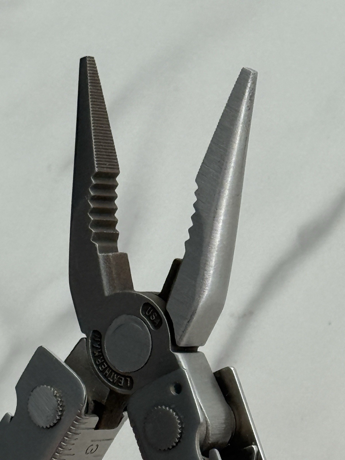 Leatherman MINI TOOL multitool. US PAT PEND w/Pliers Precision Alignment Hole!