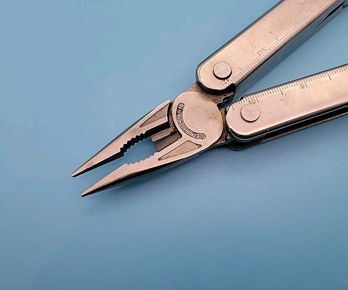 Leatherman Core Multi-Tool Dated 2006 – Pliers, Knife – Silver * RETIRED *