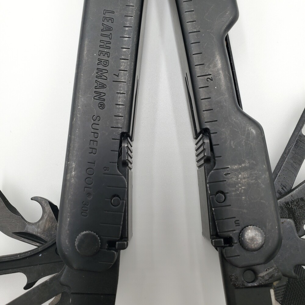 Leatherman Super Tool 300 Multi-Tools – Black