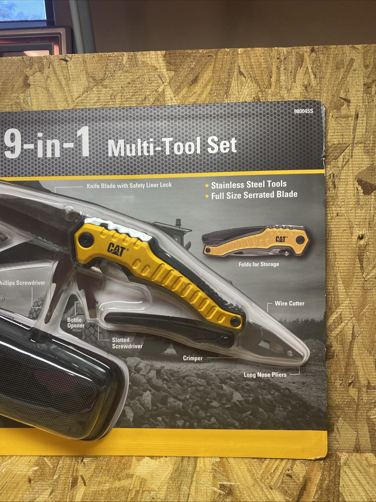 CAT XL 9-in-1 Multi-Tool, Full Size Knife Blade and Pliers, Carrying Case
