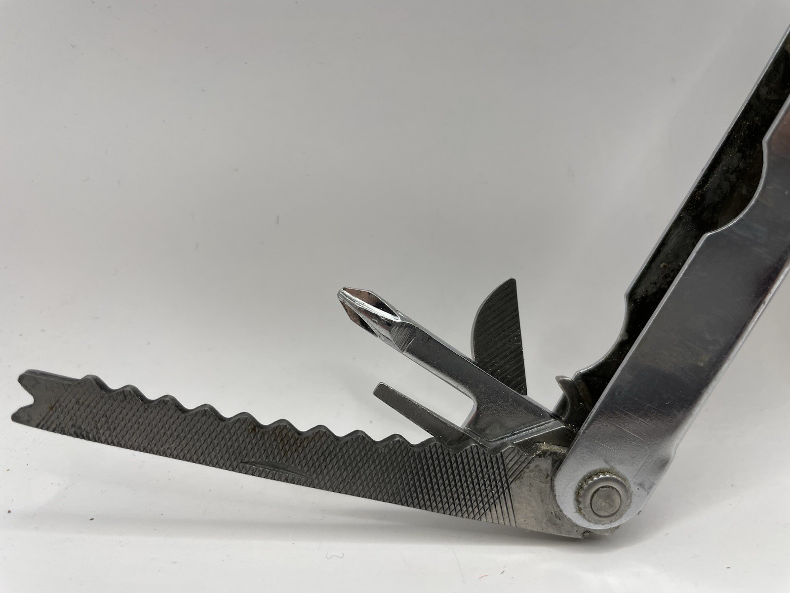 MULTI-TOOL UNbranded Leatherman Style Pliers Knife File 8 Tools Shealth