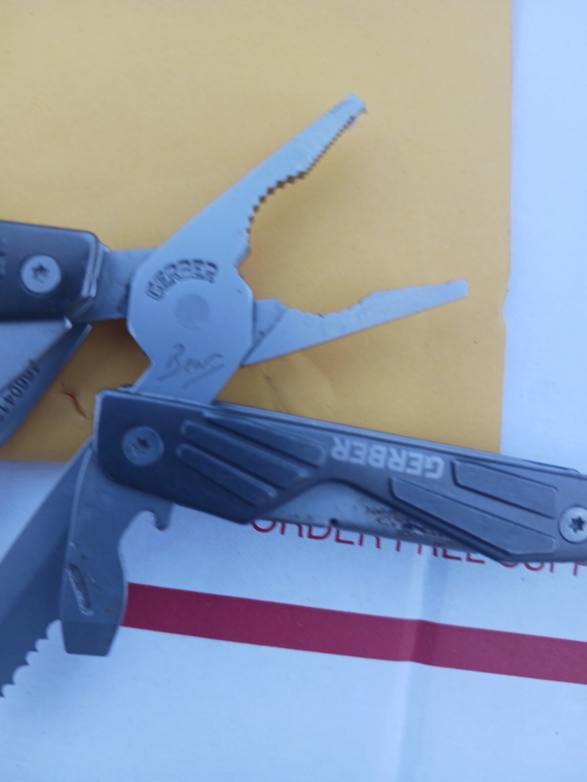 Gerber BG Multi Tool ( Mini Muti Tool )