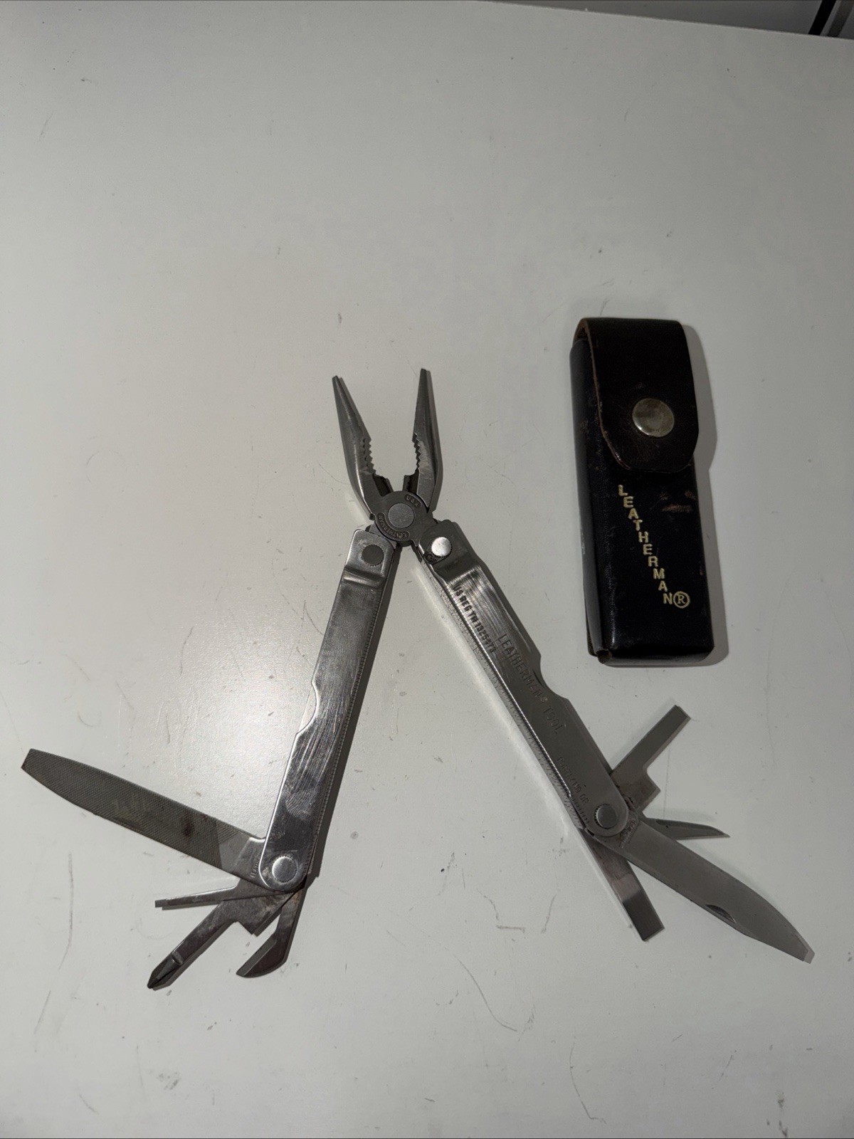 Leatherman Multi Tool With Leather Case VTG U.S.A. PST #1325473 *damaged blade