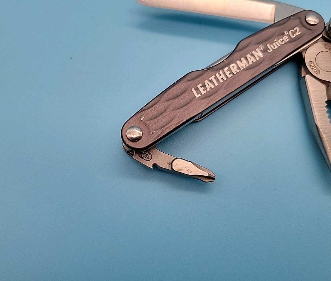 Leatherman JUICE C2 Multi-Tool – Dated 0214 – Textured Gray – Knife *Retired*