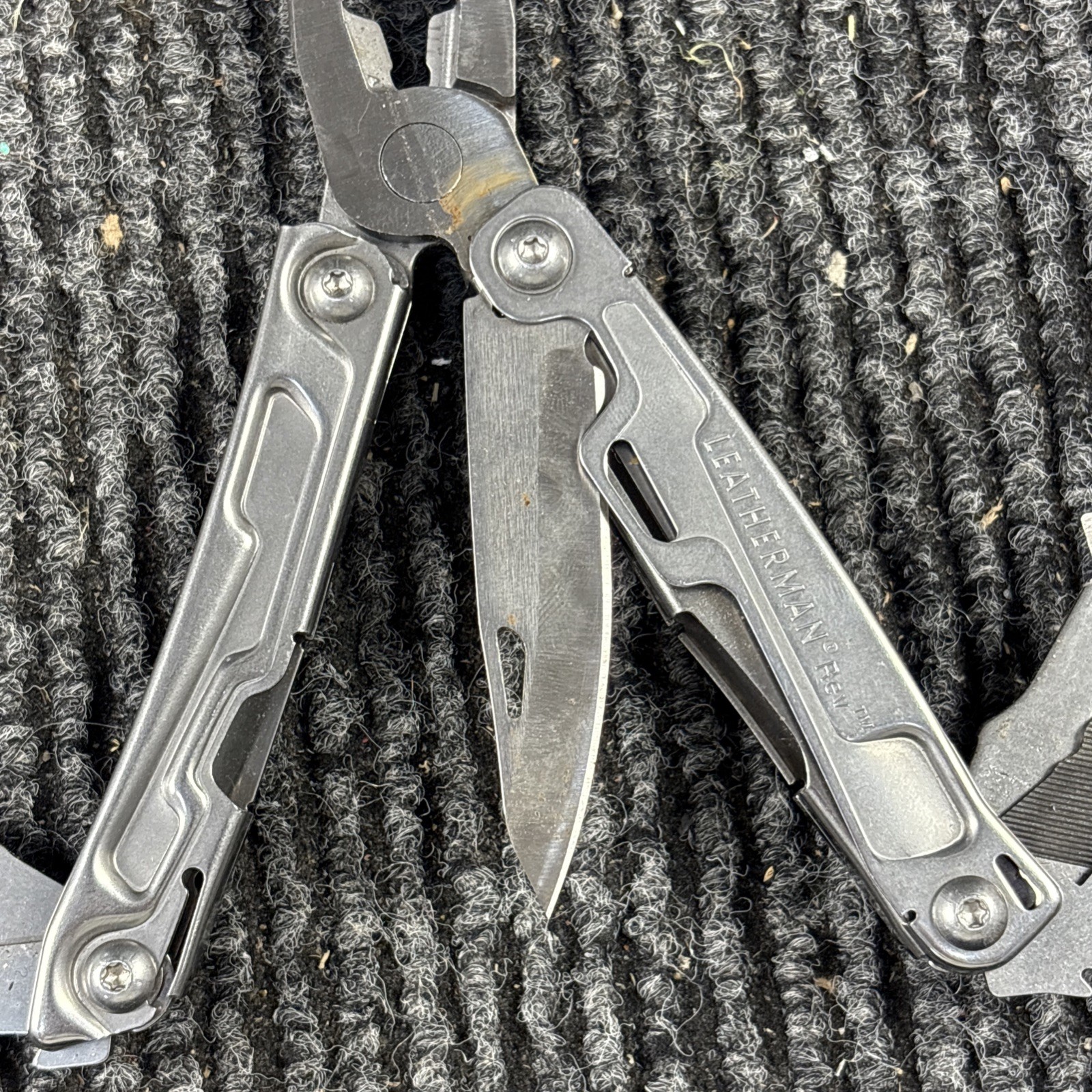 Leatherman Rev 3.8″ Multi-Tool, Stainless! USED (051)